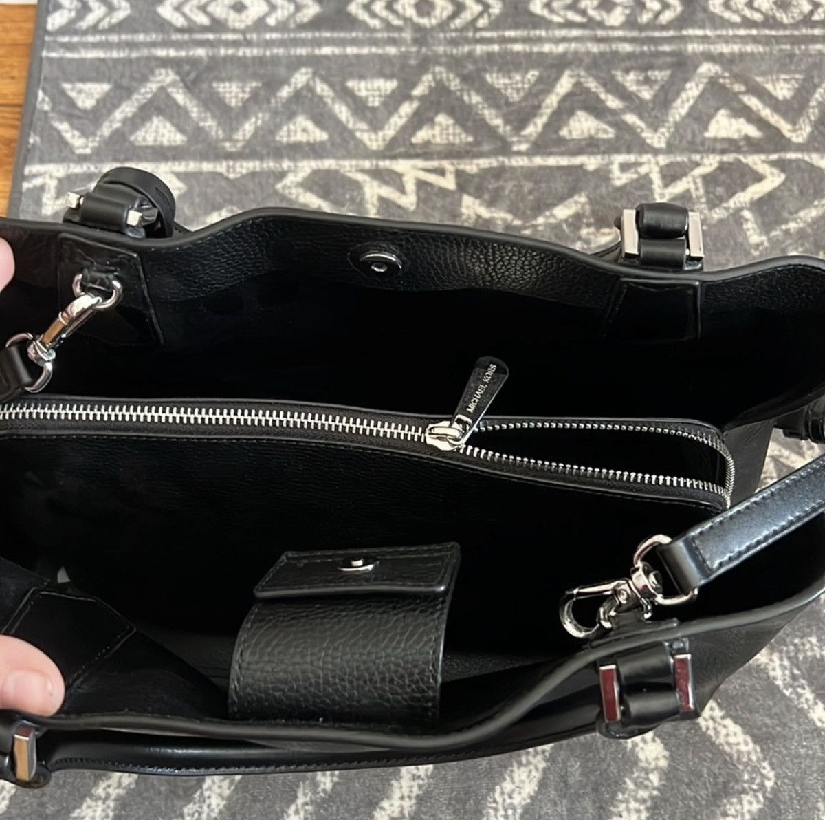 Michael Kors Michael Kors Black Leather Tote Bag Size ONE SIZE - 3 Thumbnail