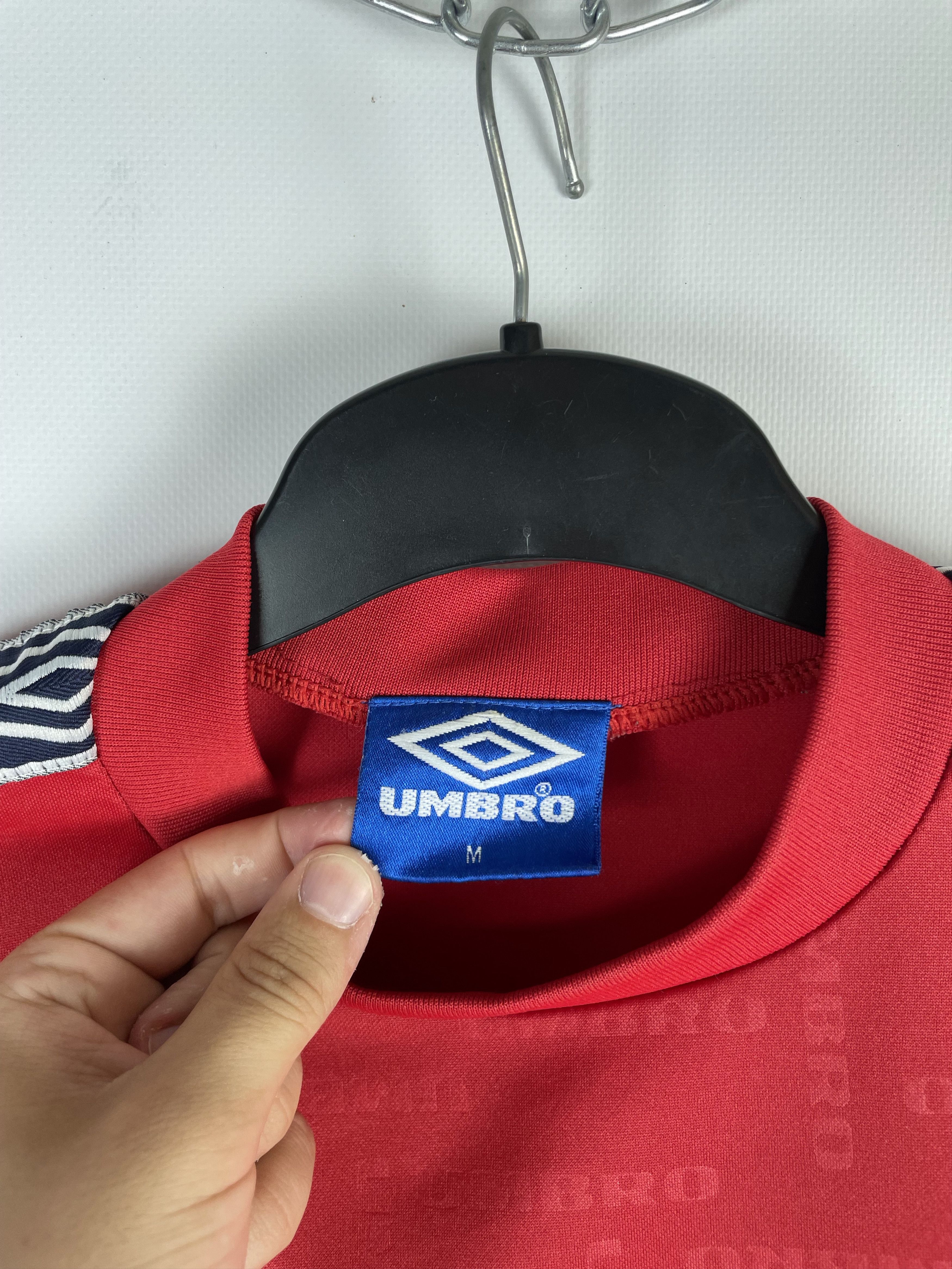 Umbro Vintage Umbro T Shirt Big Logo 90s Size US M / EU 48-50 / 2 - 6 Thumbnail