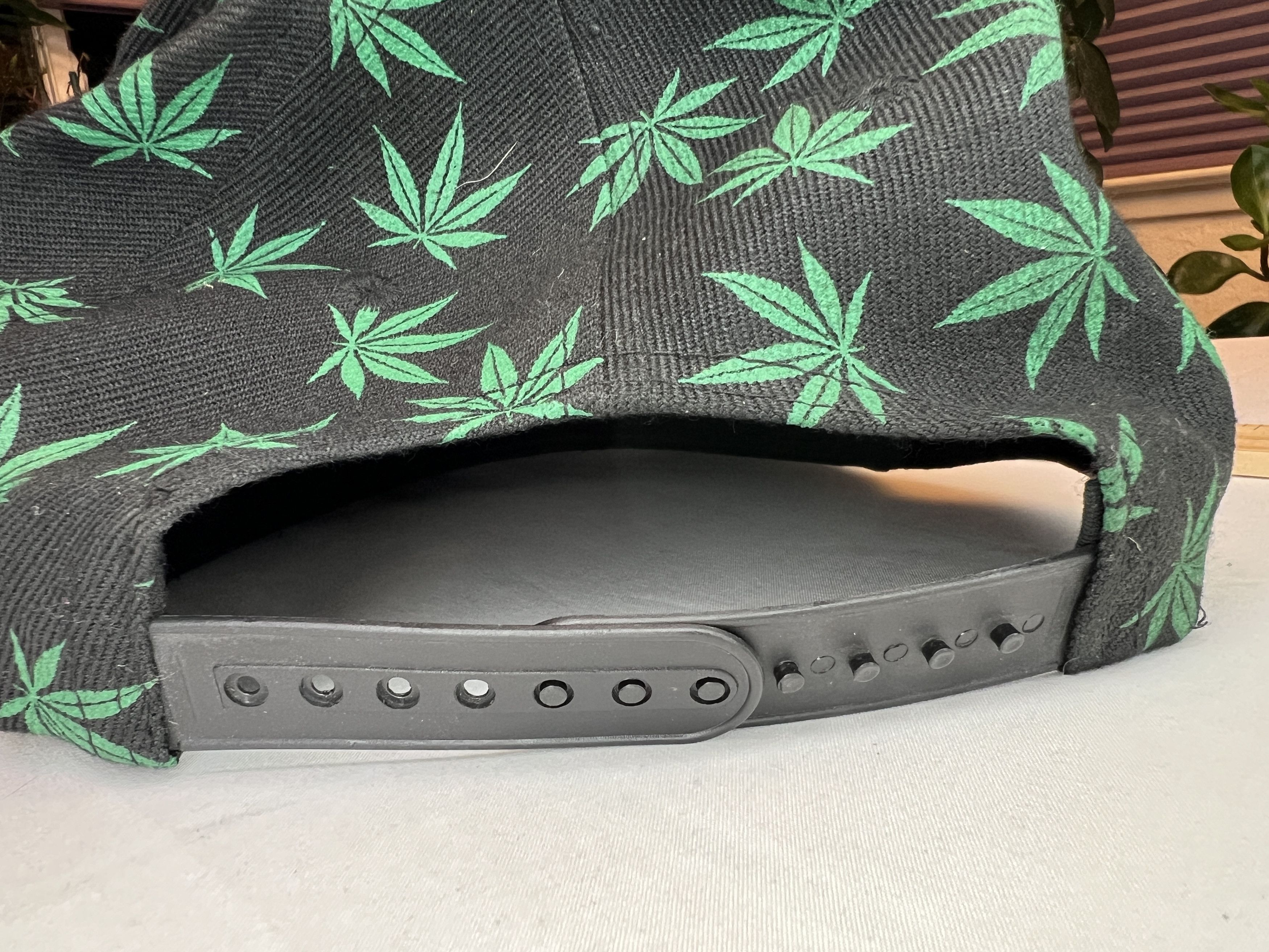 Other Pot Leaf Hat Red Gold and Green Raggae Size ONE SIZE - 3 Thumbnail