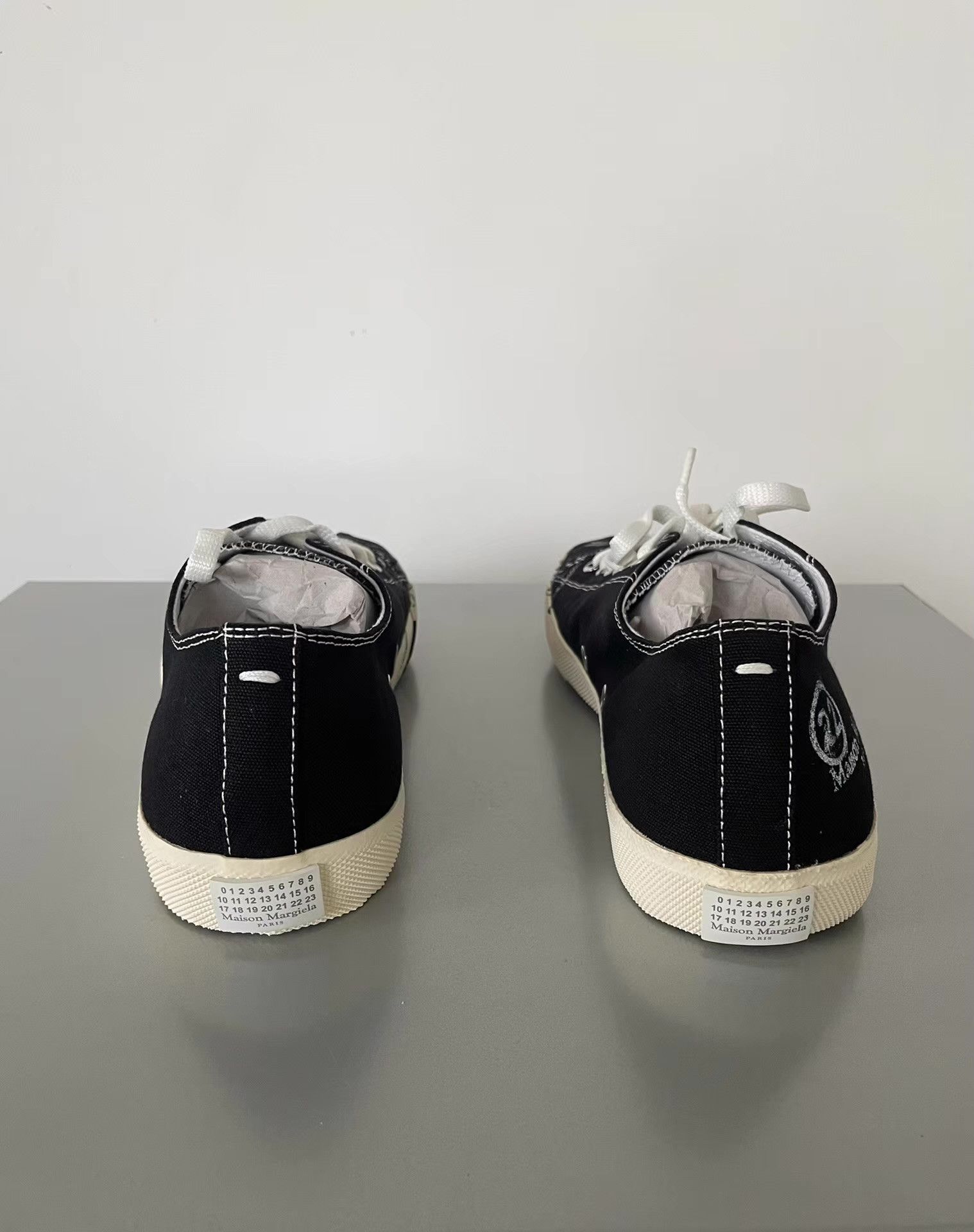 Maison Margiela Maison Margiela Black Ink-Splatter Tabi Split-ToeSneakersＱ21 Size US 7 / EU 40 - 6 Thumbnail