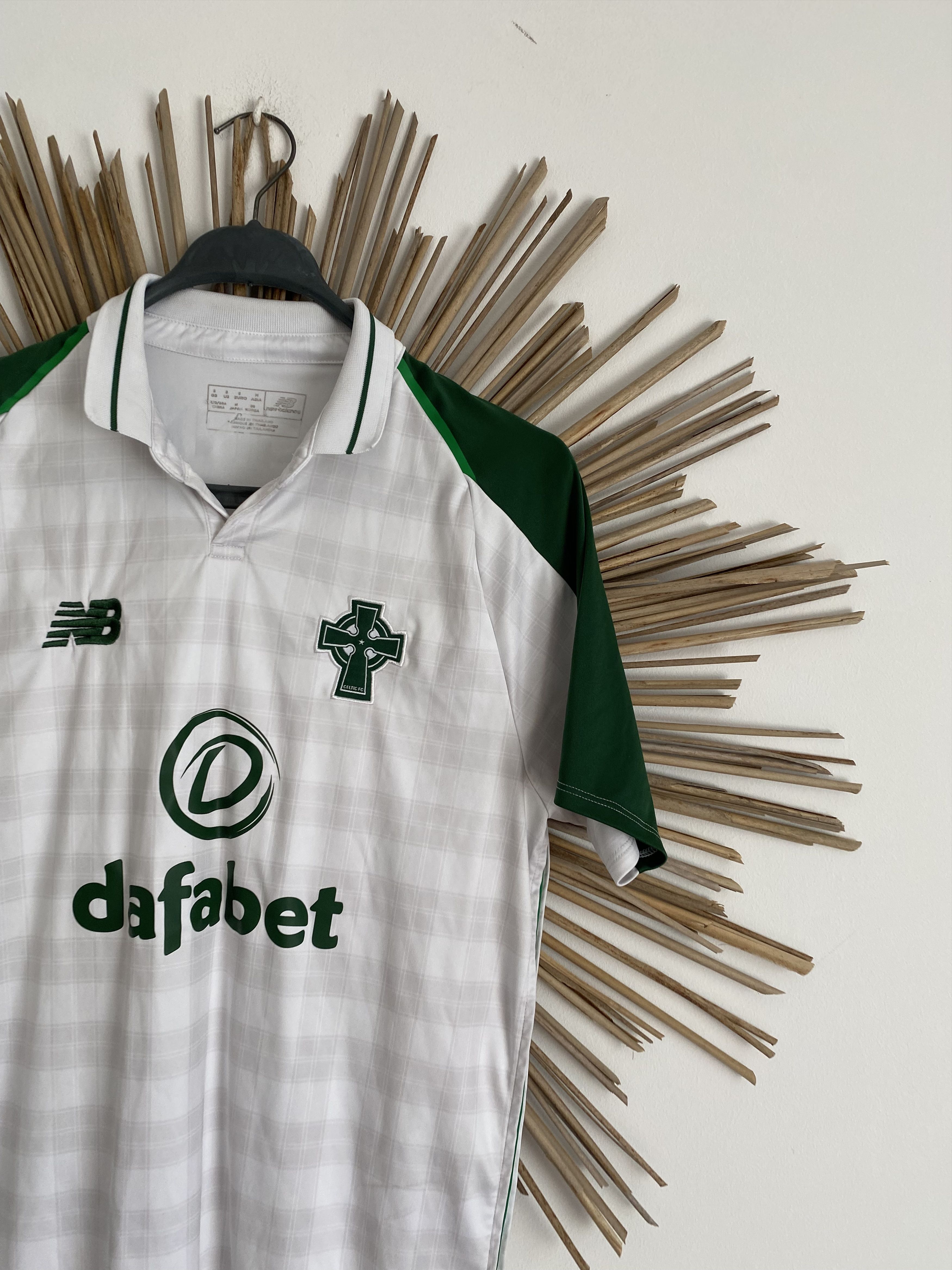 New Balance Celtic 2018 2019 new balance away football soccer jersey Size US S / EU 44-46 / 1 - 2 Thumbnail