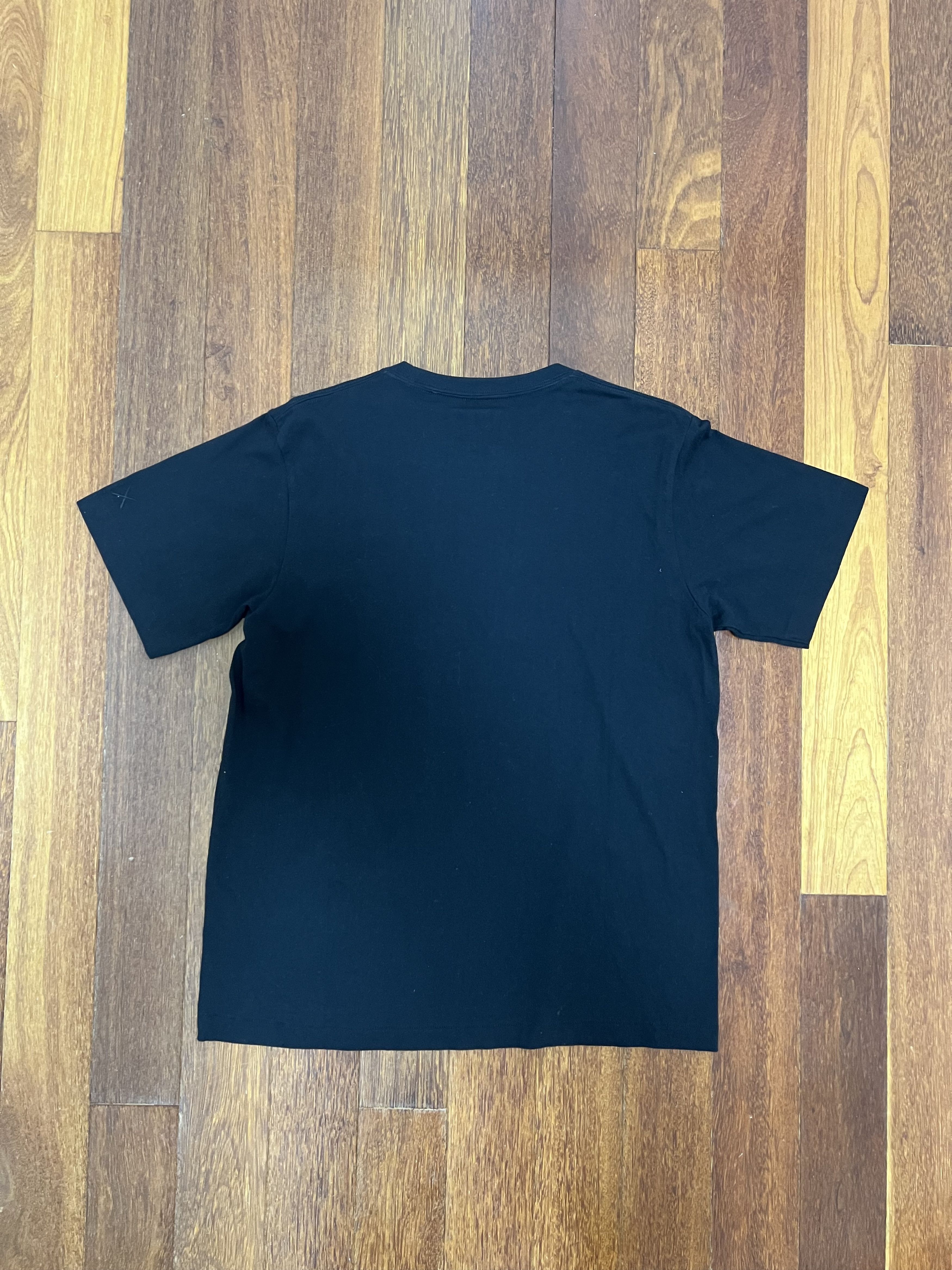 Kaws × Uniqlo 💚 Kaws x Uniqlo Wordmark Tee Black Medium NEW Size US M / EU 48-50 / 2 - 2 Thumbnail
