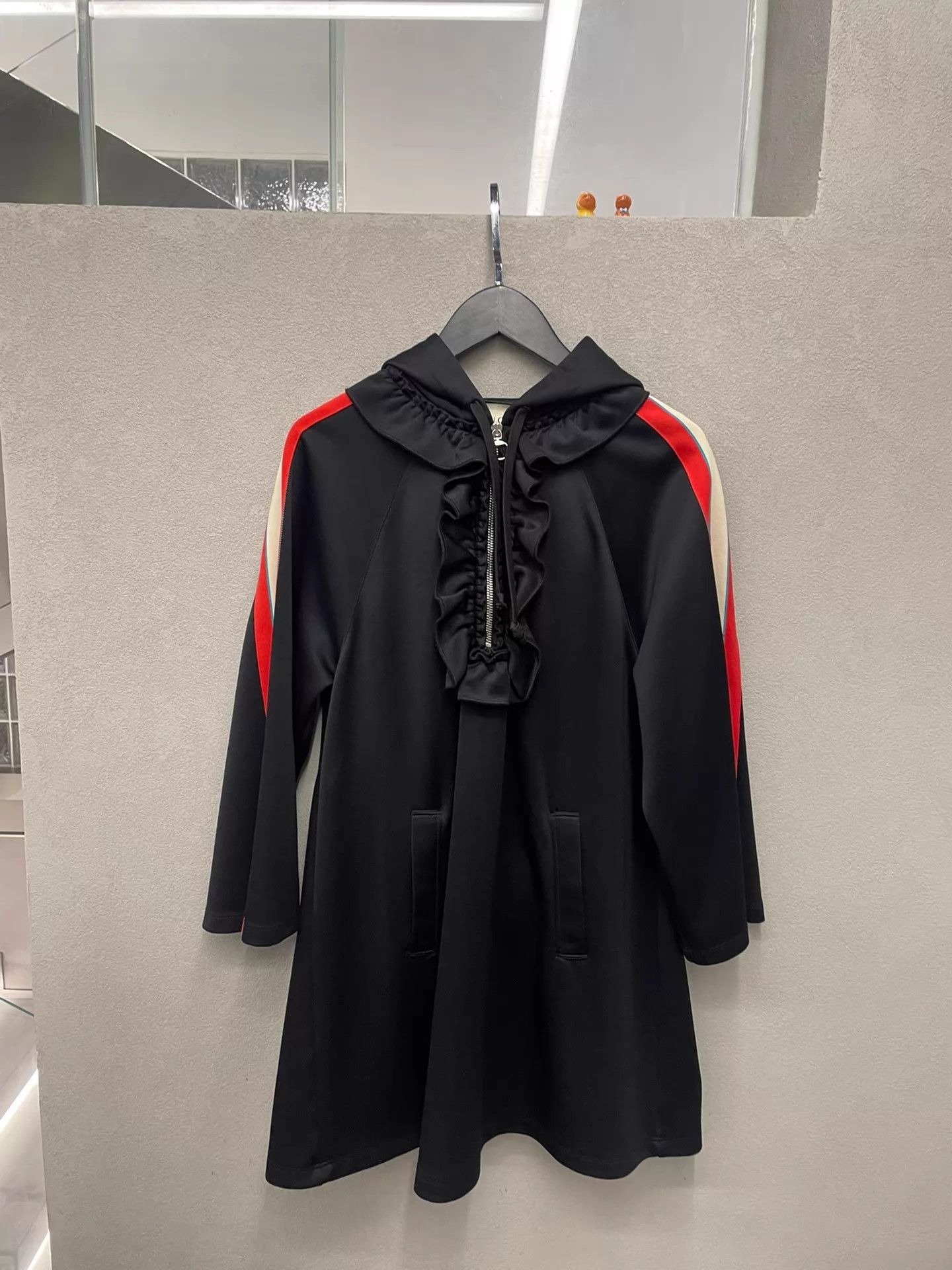 Gucci Gucci Pleated Hooded Half-Zip Skirt S (Good, Auth, N) Size S / US 4 / IT 40 - 1 Thumbnail