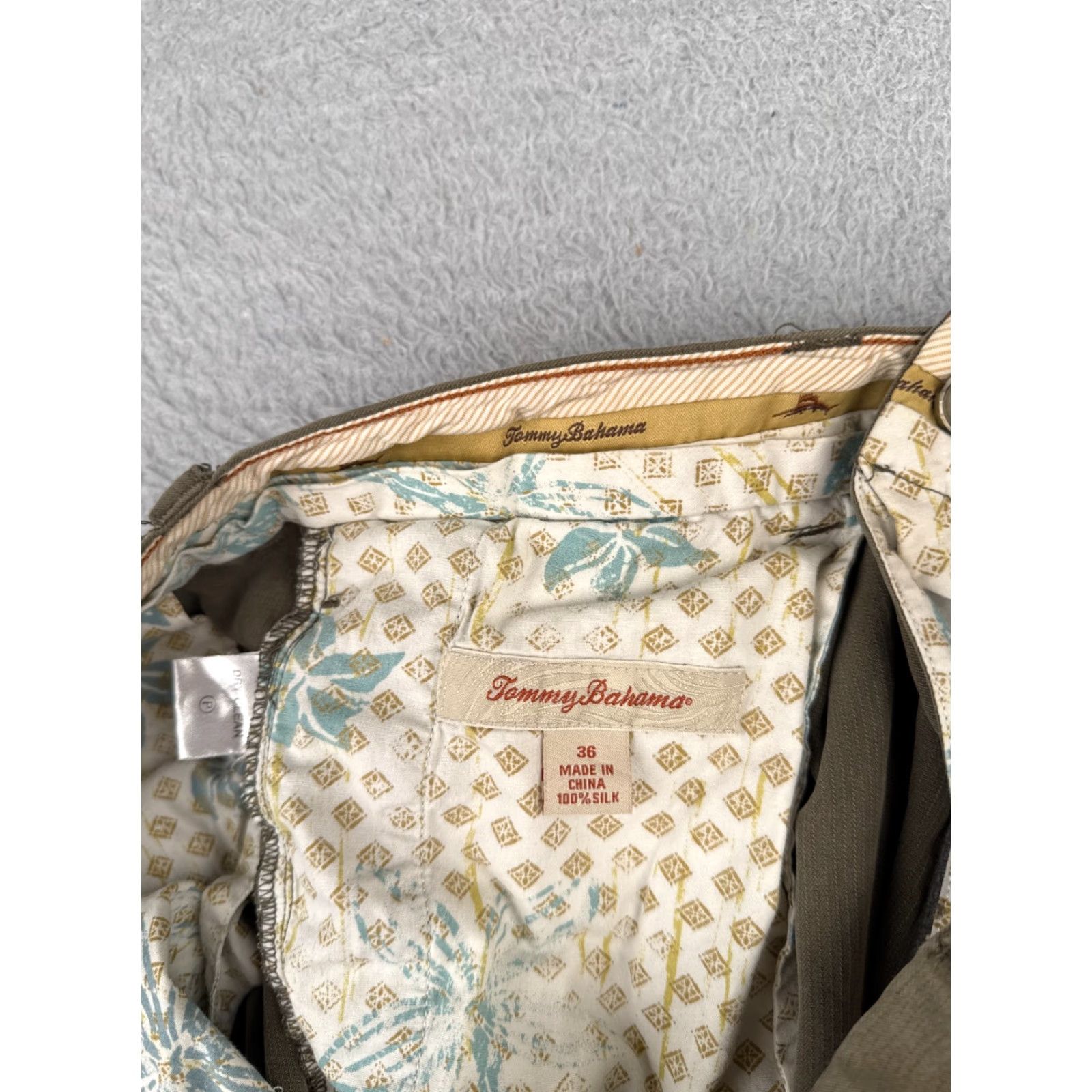 Tommy Bahama VINTAGE not applicable; Remove. Size US 36 / EU 52 - 7 Thumbnail