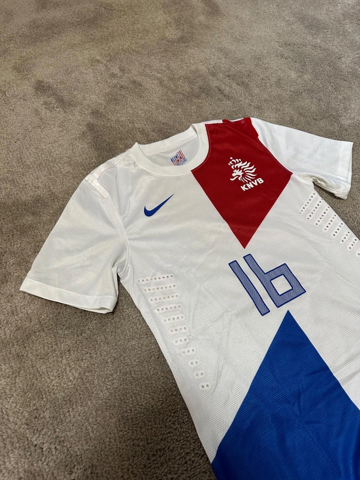 Nike NETHERLANDS 2013/14 VAN PERSIE FOOTBALL SHIRT SOCCER JERSEY Size US S / EU 44-46 / 1 - 3 Thumbnail