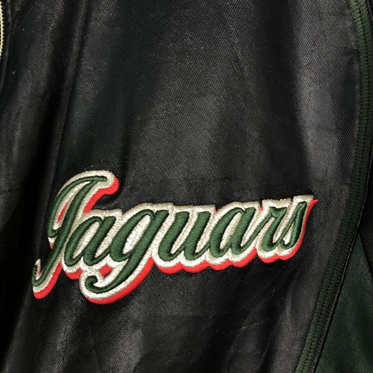 Japanese Brand Vintage Bomber Jacket Descente Big Logo Embroidered Jaguars Size US M / EU 48-50 / 2 - 18 Thumbnail
