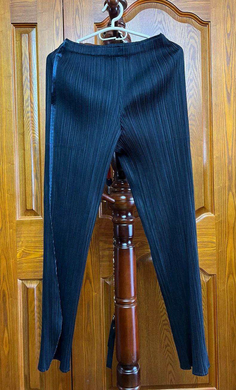 Issey Miyake Issey Miyake size:2 Blue pleated irregular-shaped pants Size 22" - 1 Thumbnail