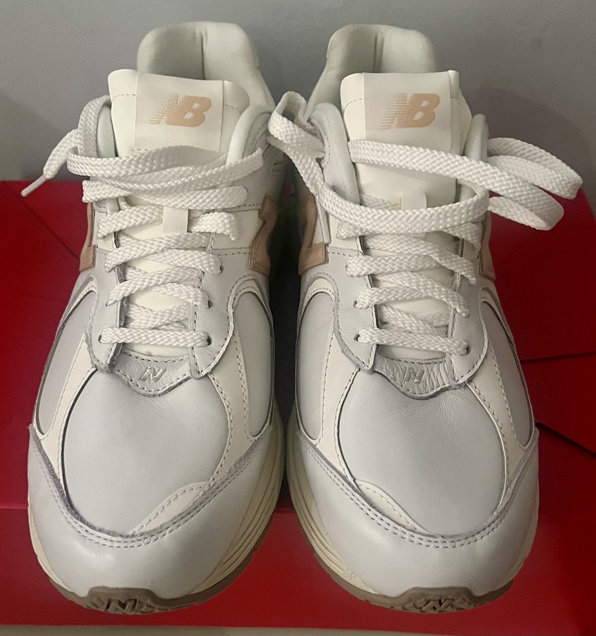 New Balance Authentic New Balance 2002R white vachetta tan sneakers 9.5 Size US 9.5 / EU 42-43 - 2 Thumbnail