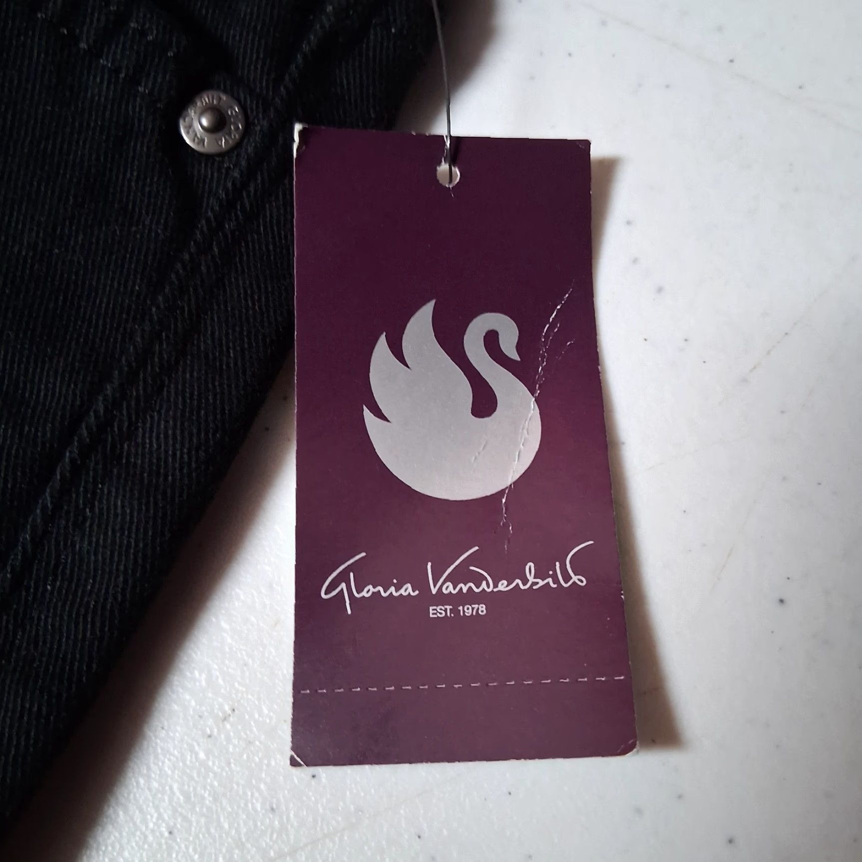 Gloria Vanderbilt VINTAGE Gloria Vanderbilt Amanda Jeans Short 8 Black Stretch Tapered Leg Womens Size 30" / US 8 / IT 44 - 5 Thumbnail