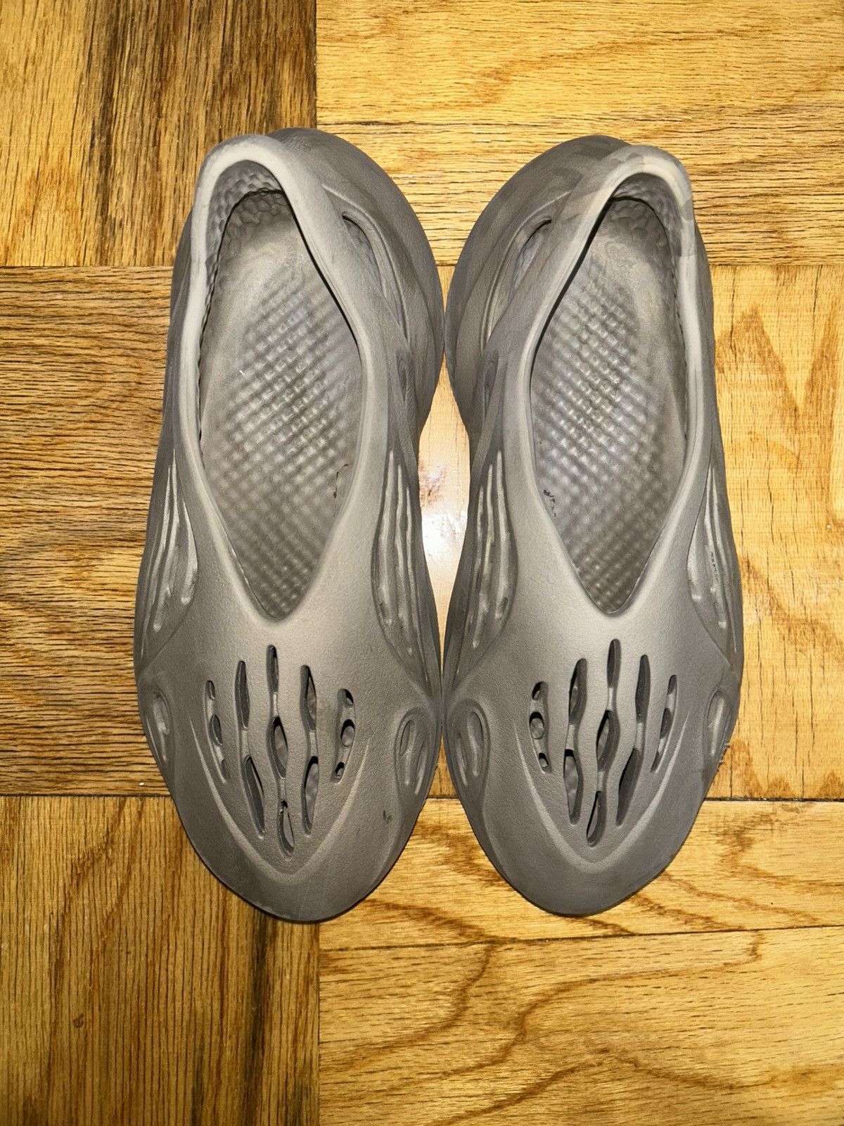 Yeezy foam runner stone sage size 9