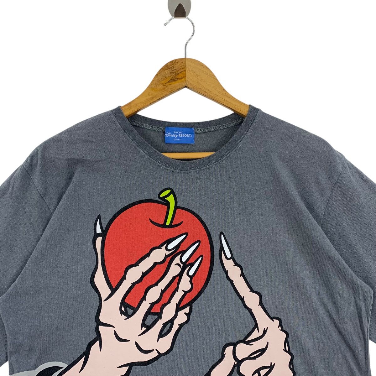 Cartoon Network × Disney WICKED WITCH Villian Snow white and seven dwarf Disney tee Size US L / EU 52-54 / 3 - 3 Thumbnail