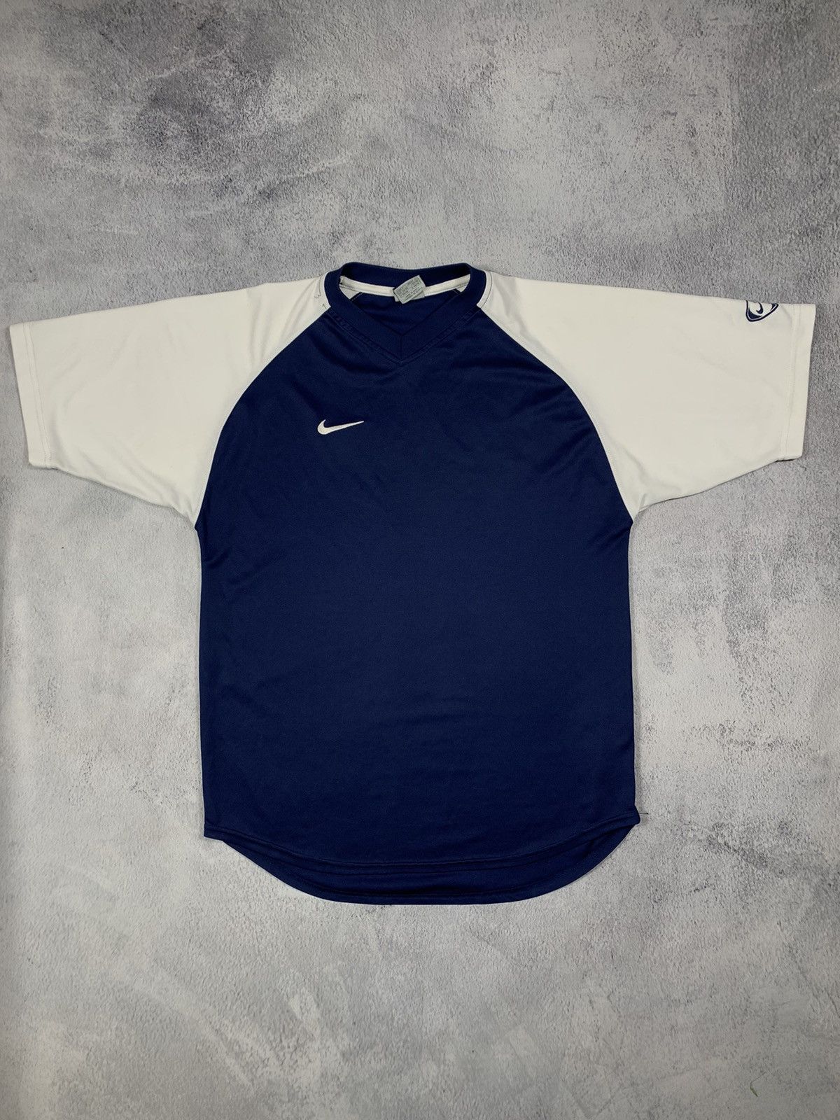 Nike Vintage Nike tee streetwear small swoosh y2k size S Size US S / EU 44-46 / 1 - 2 Thumbnail