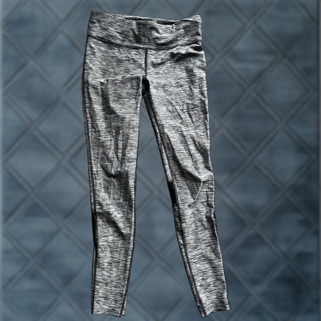 Under Armour Under Armour Running Leggings Women Small Gray Black Zip Pocket Reflective Size 28" / US 6 / IT 42 - 1 Thumbnail