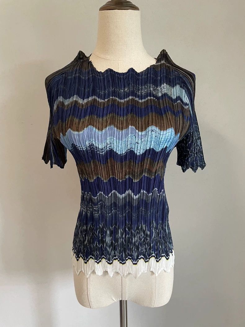 Issey Miyake Issey Miyake Blue short-sleeved top with a main line Size M / US 6-8 / IT 42-44 - 3 Thumbnail