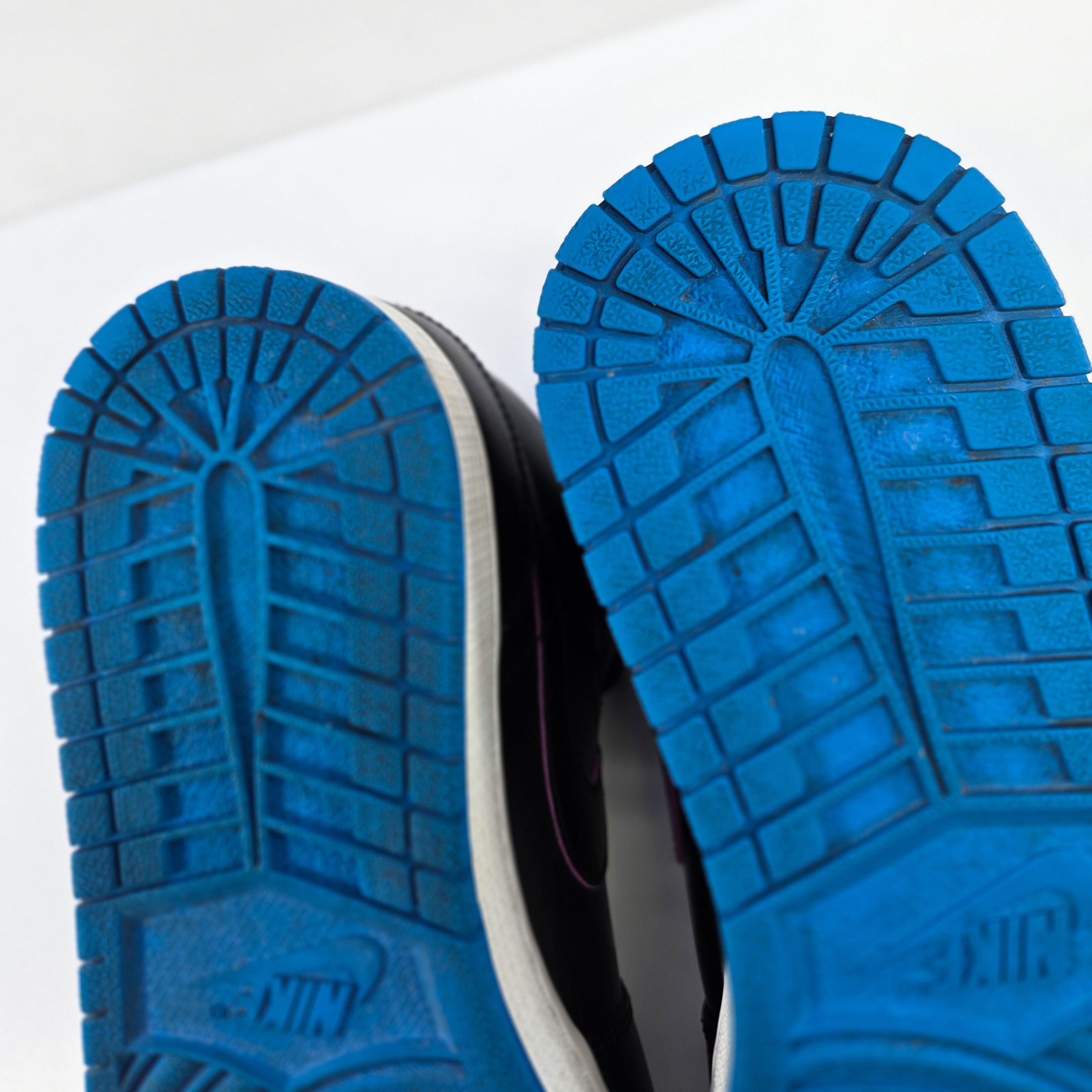 Nike Nike Air Jordan 1 Mid Radio Raheem Size 9.5M 554724-029 Size US 9.5 / EU 42-43 - 8 Thumbnail