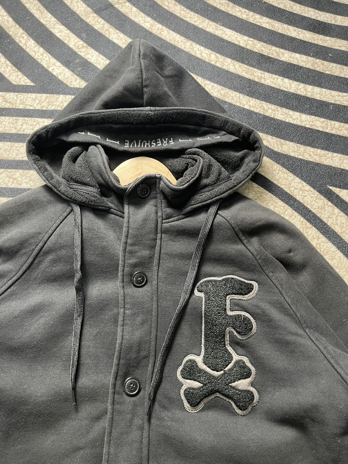 Freshjive 2000s FRESHJIVE HOODIE ZIPPER BUTTON RARE DESIGN Size US M / EU 48-50 / 2 - 9 Thumbnail