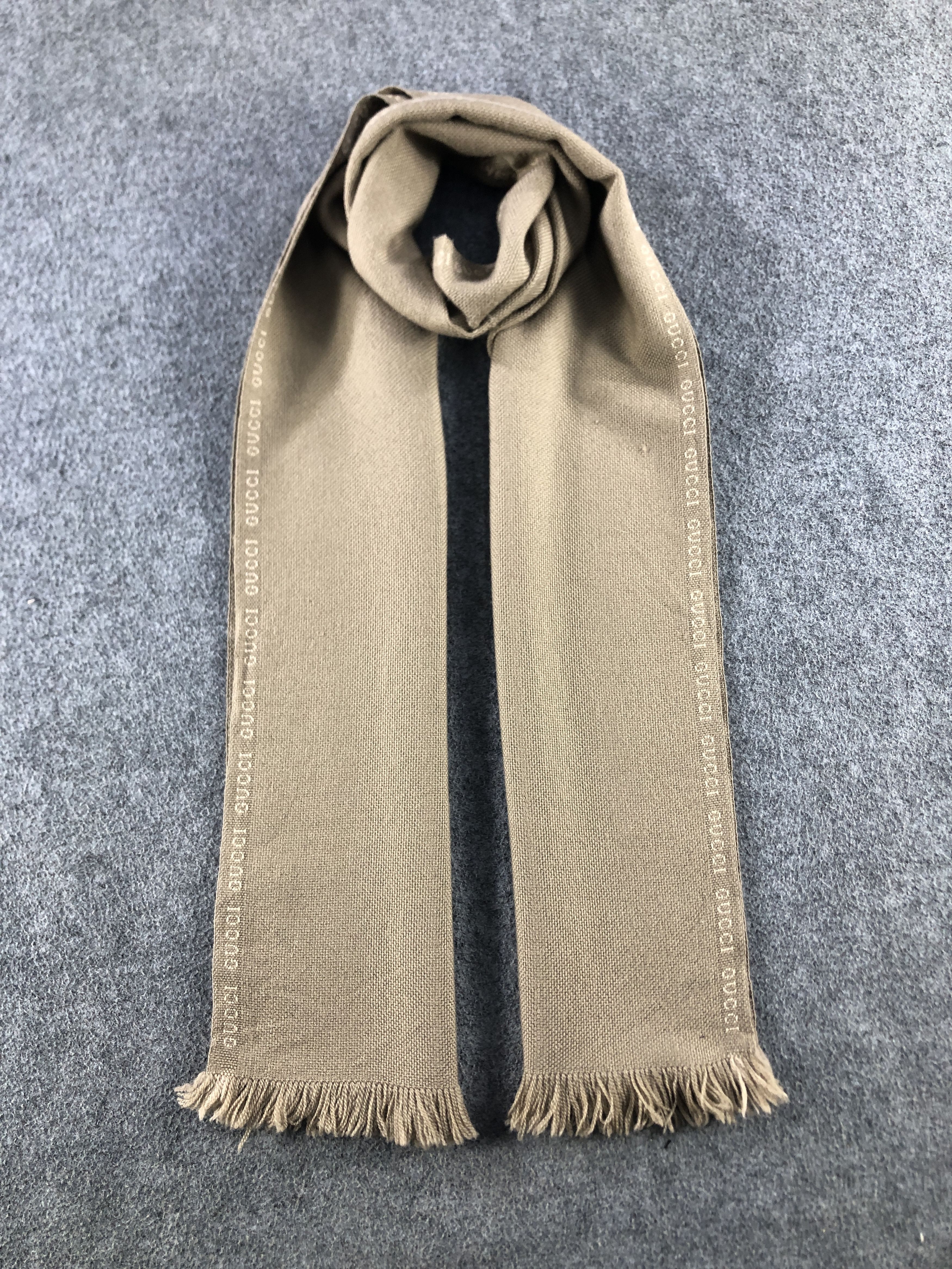 Gucci Gucci Scarf / Muffler / Neckwear P944 Size ONE SIZE - 1 Thumbnail