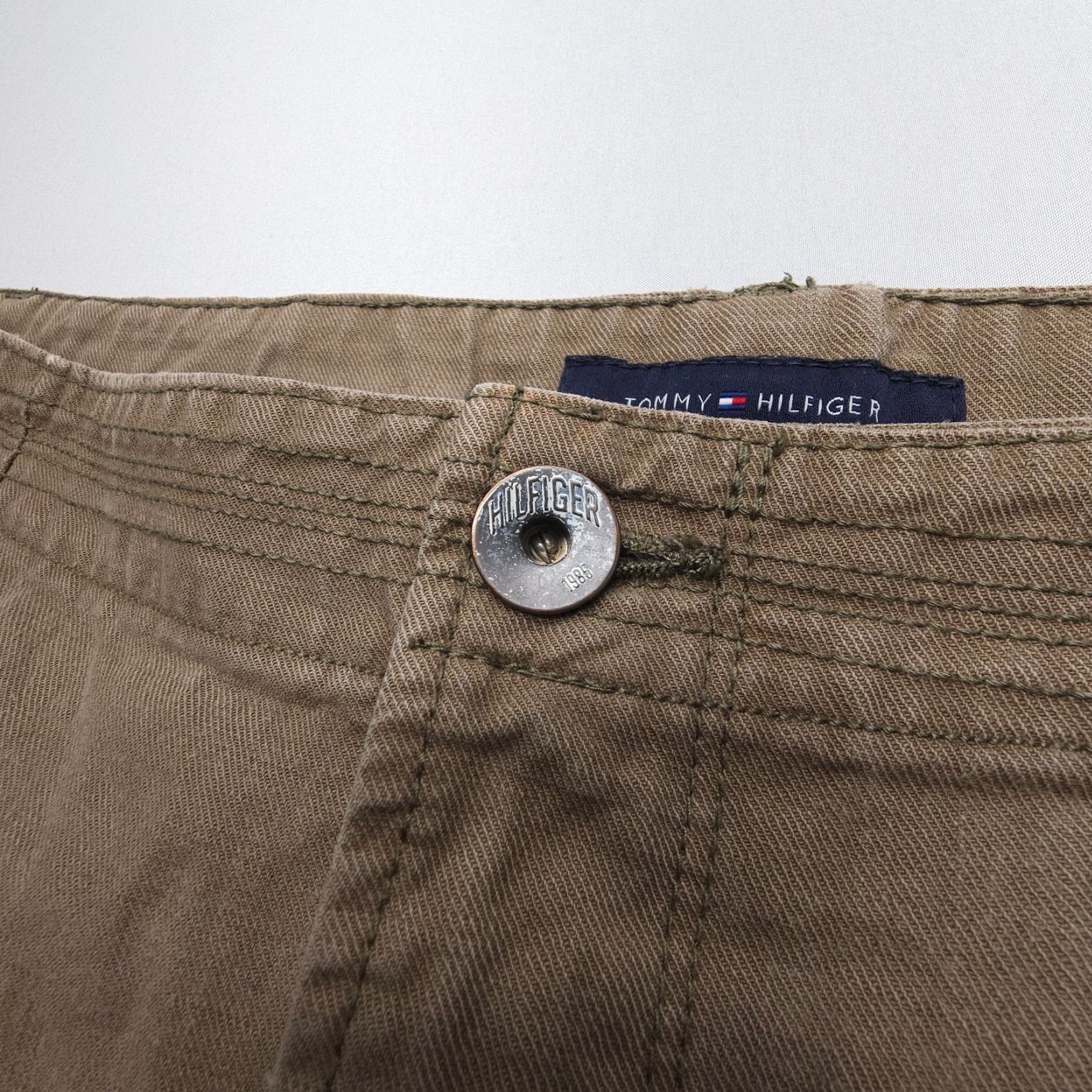 Tommy Hilfiger Tommy Hilfiger Chino Shorts Mens 38 Brown Baggy Flap Pockets 2008 Size US 38 / EU 54 - 4 Thumbnail
