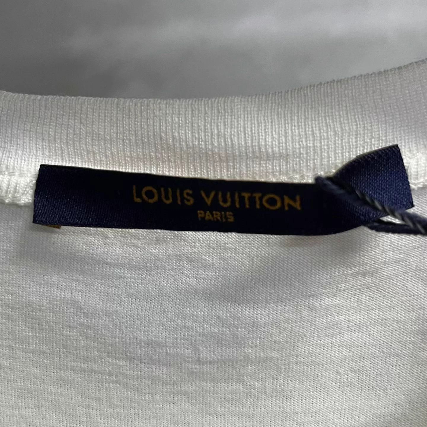 Louis Vuitton Louis Vuitton White Print Crewneck Short Sleeve Tee Size L Size US L / EU 52-54 / 3 - 3 Thumbnail