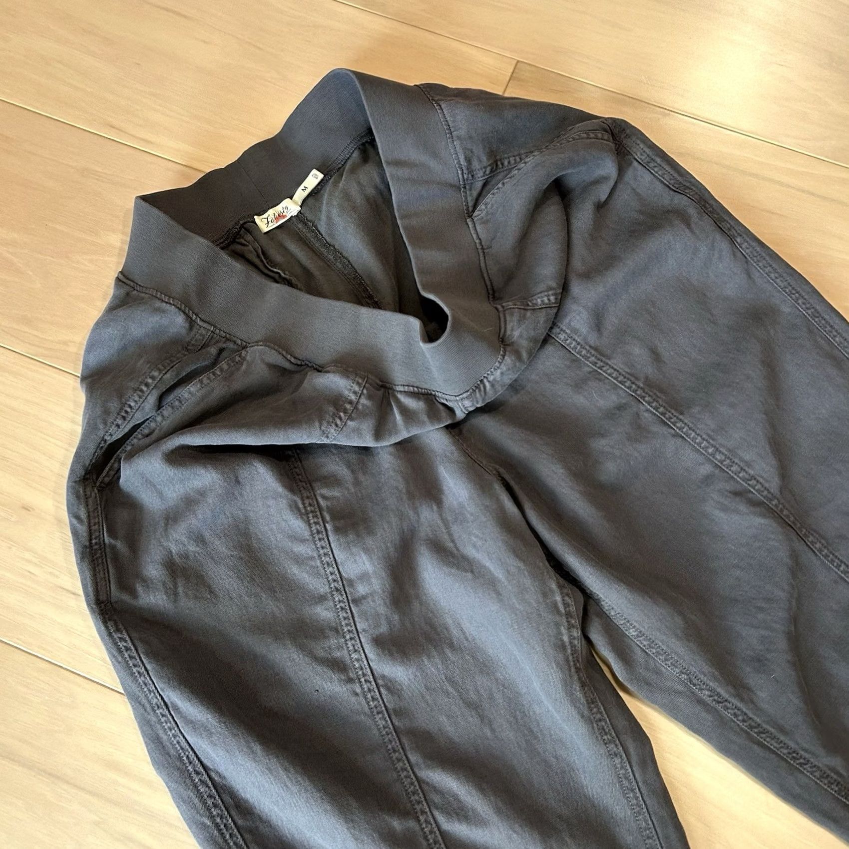 Faherty - Maximize search visibility: Uses keywords "Faherty Arlie Day," "Gray," and "Womens Medium" which are relevant to the product Size 32" / US 10 / IT 46 - 2 Thumbnail