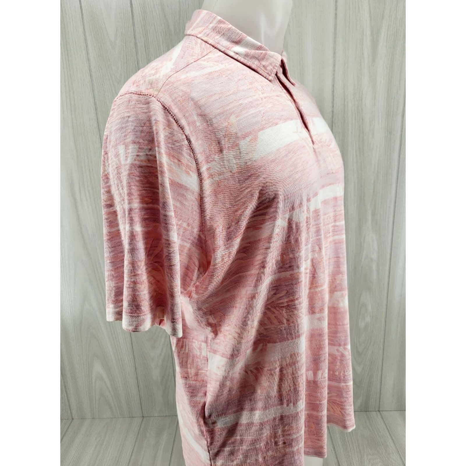 Tommy Bahama Tommy Bahama Polo Pink Mens Size Large 1/4 Button Shirt Casual Hawaiian Bahamas Vacation Beach Golf Short Sleeve Pattern Palm Trees 90s? Size US L / EU 52-54 / 3 - 4 Thumbnail