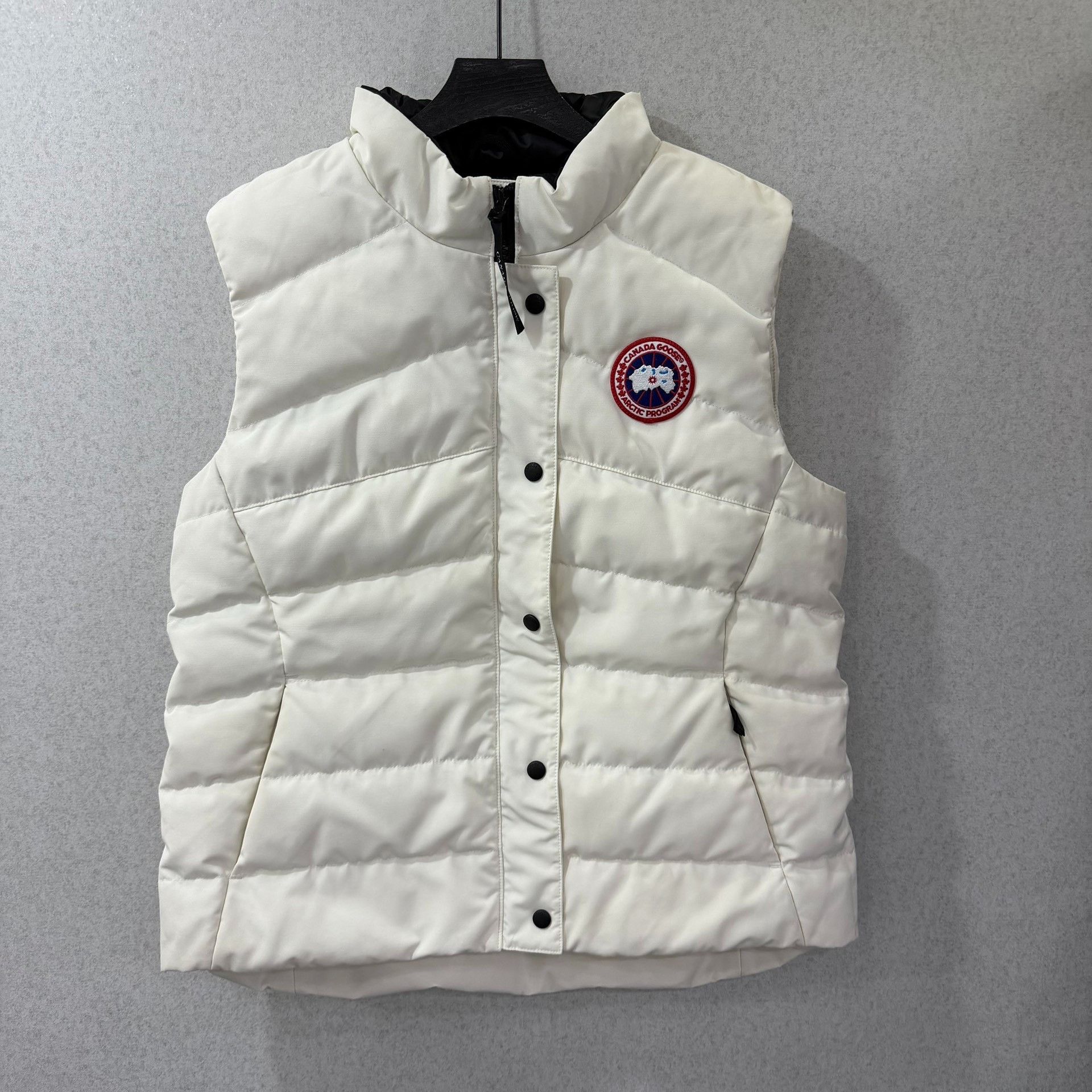 Canada Goose Canada Goose Down White Vest l Men Size US L / EU 52-54 / 3 - 1 Thumbnail