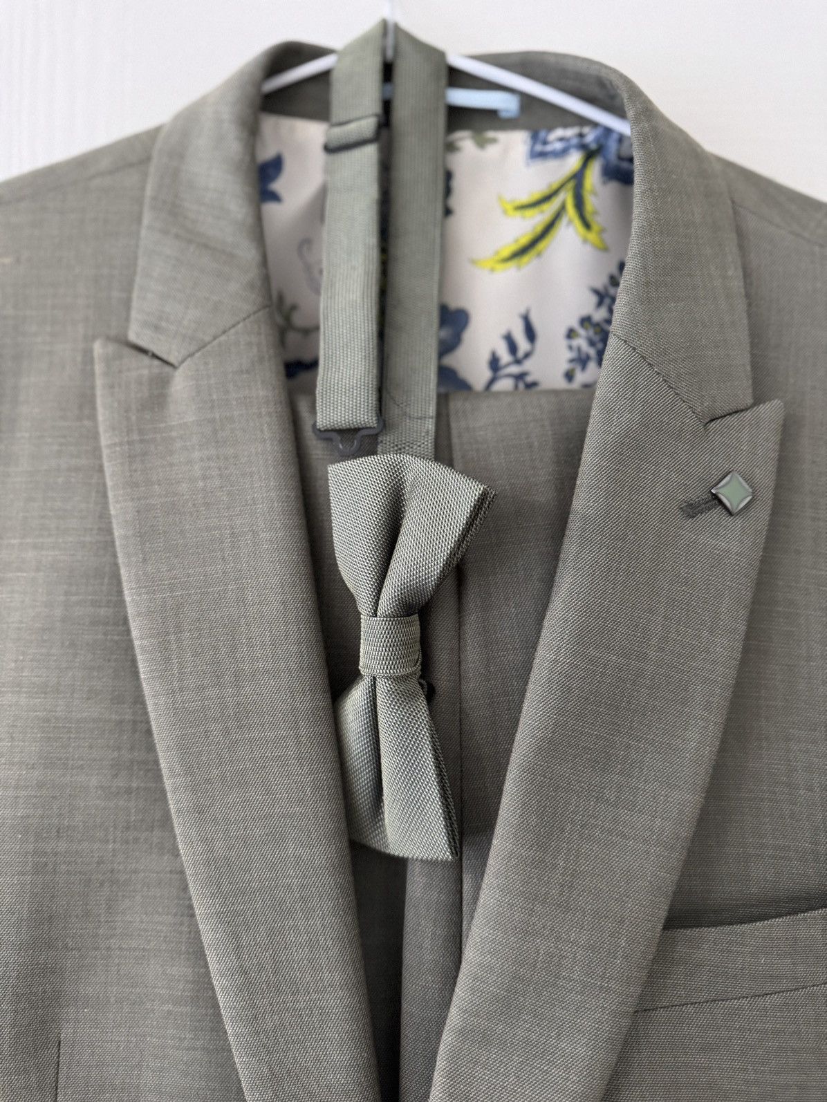 Politix Slim Stretch Suit Set w/ Bow Tie