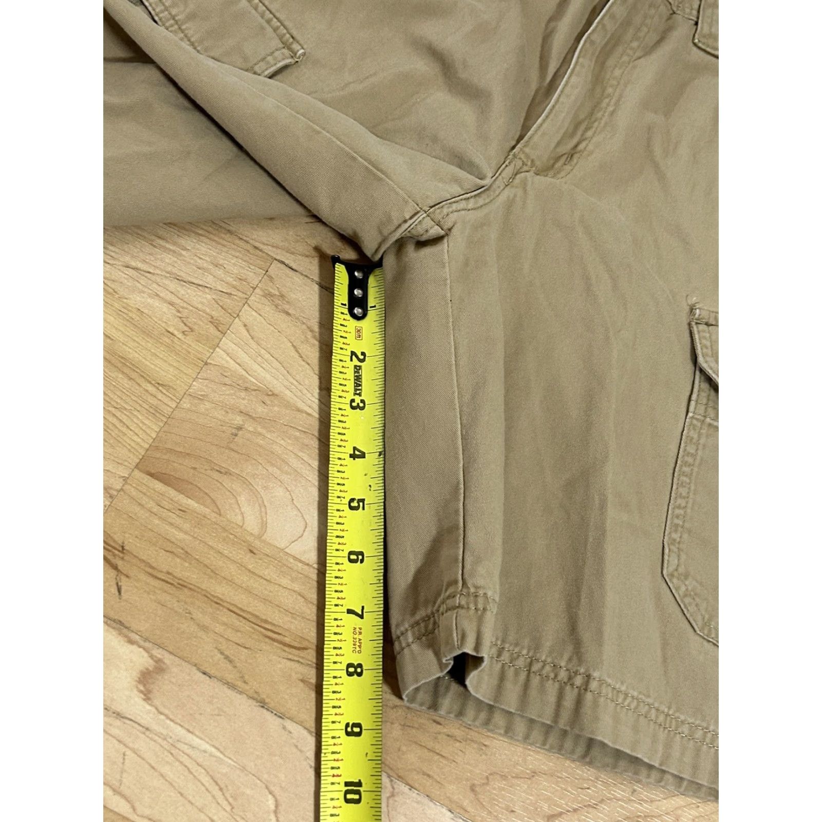 Vintage Mens Columbia Cargo Shorts Beige Tan Size 32 Pockets Cargo Pocket Classic Cotton Canvas Navy? Wait. Size US 32 / EU 48 - 3 Thumbnail