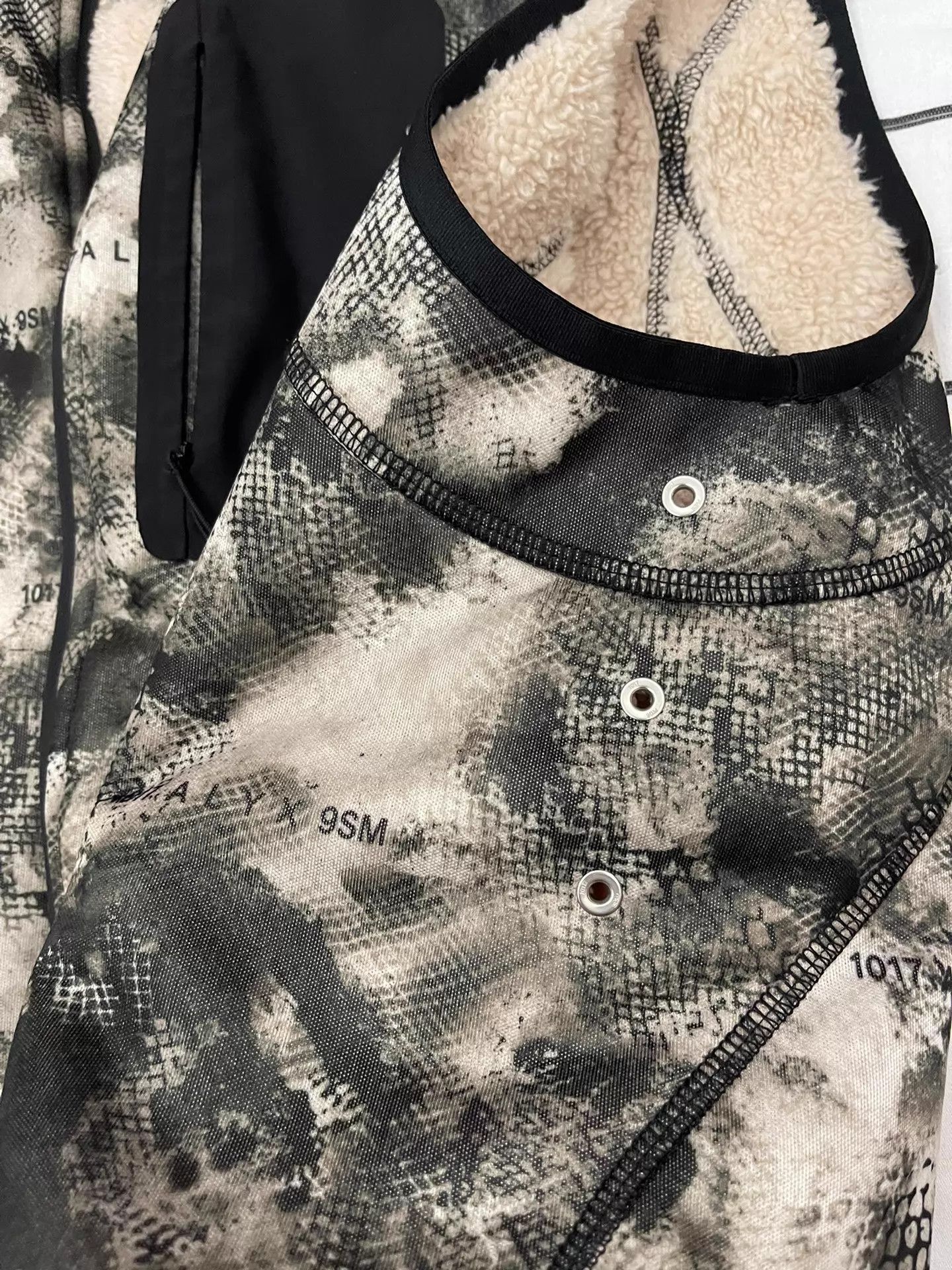 1017 ALYX 9SM 1017 ALYX 9SM ss19 snake print tactical vest M Size US M / EU 48-50 / 2 - 4 Thumbnail