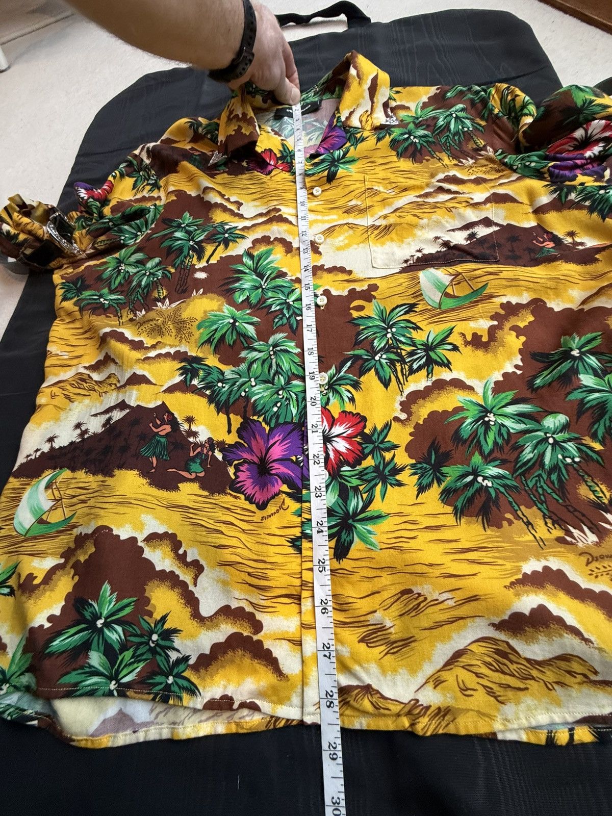 Dsquared2 SS18 Dsquared2 leather strap buckle Hawaiian floral shirt Size US M / EU 48-50 / 2 - 9 Thumbnail