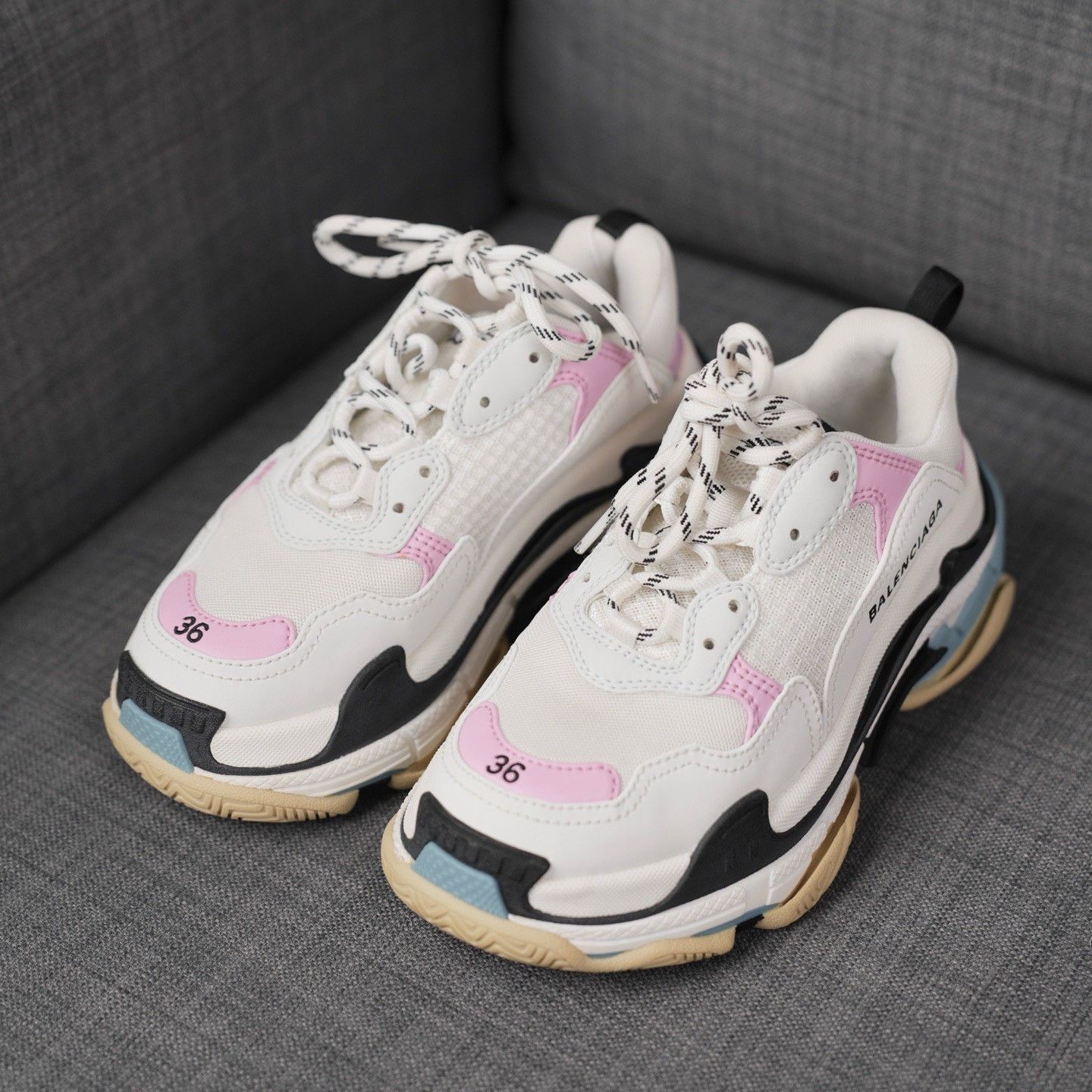 Balenciaga Balenciaga Pink Lowtop Sneakers us_6 Women Size US 6 / IT 36 - 1 Thumbnail