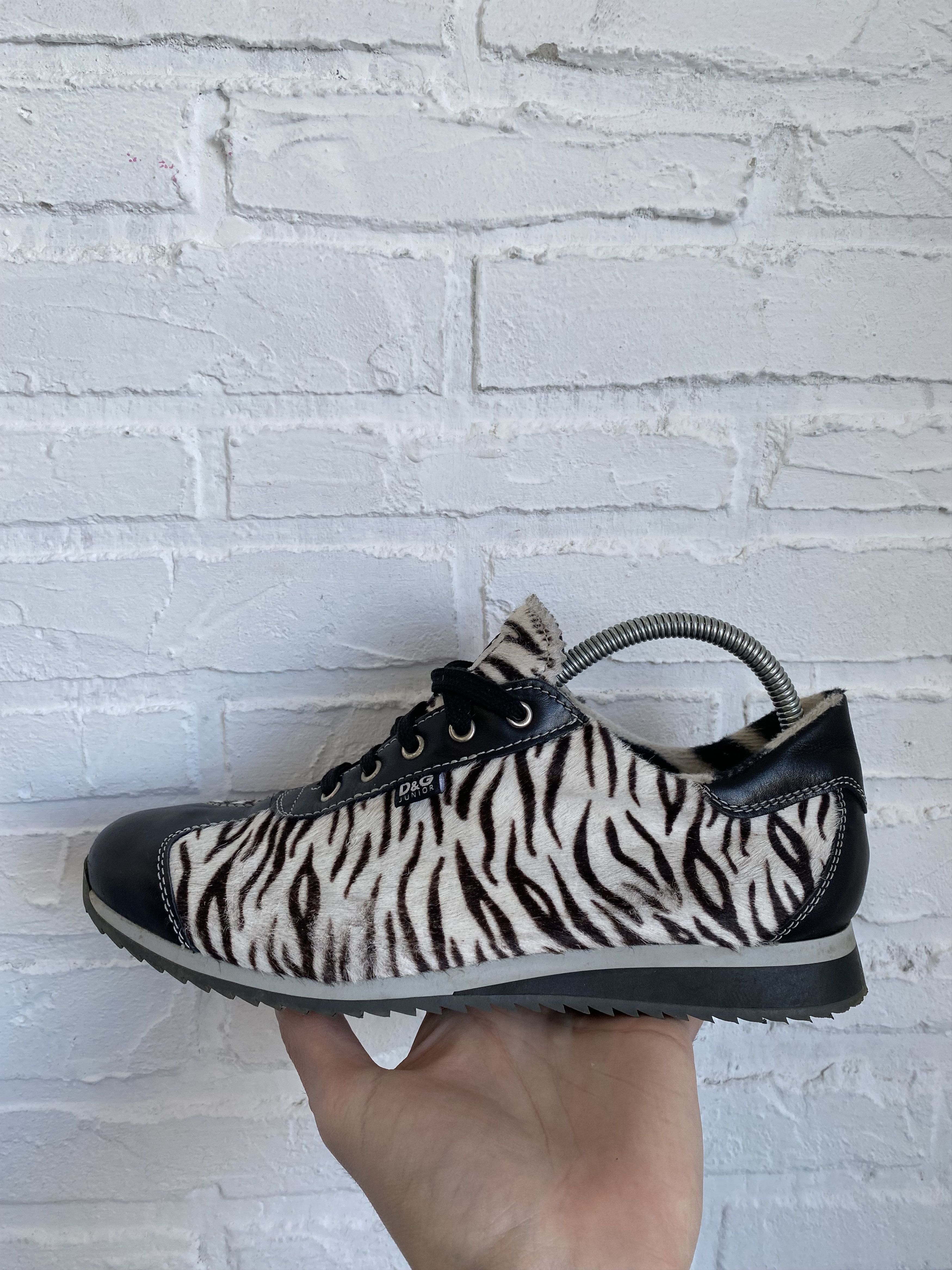 Dolce & Gabbana × Vintage Vintage y2k Dolce & Gabbana D&G junior zebra sneakers Size US 7 / EU 40 - 2 Thumbnail