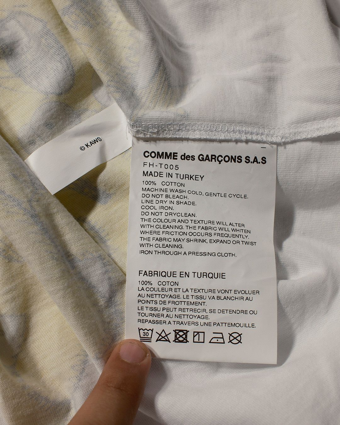 Comme des Garcons Comme Des Garcons CDG x Kaws T-shirt Size US XL / EU 56 / 4 - 5 Thumbnail