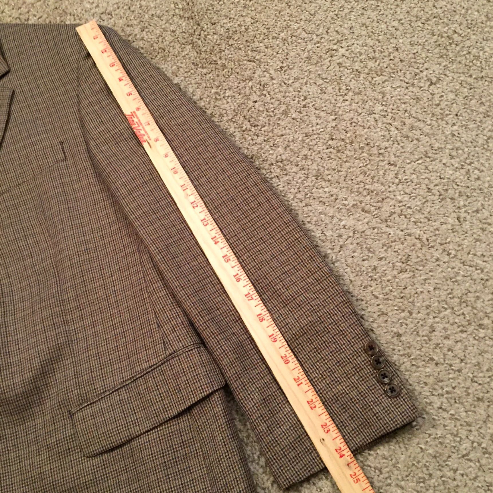 Izod Izod Blazer Mens 40 Regular Beige Plaid Two Button Polyester Blend Jacket Coat One-Button Notch Lapel Vintage? No. Size 40R - 3 Thumbnail
