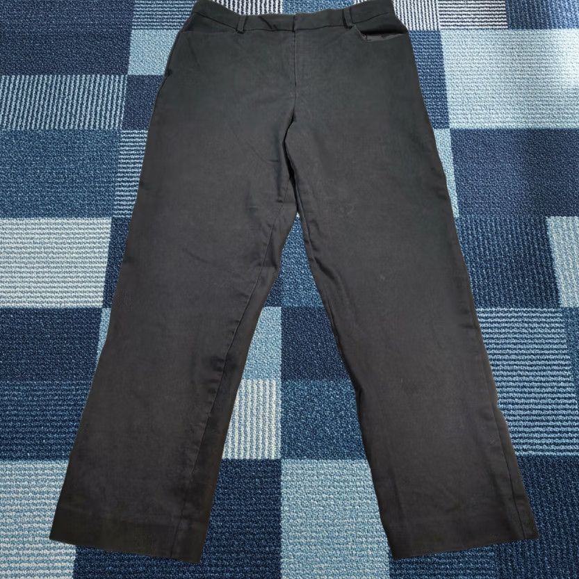 Forever 21 FOREVER 21 Pants Womens M Black Chino Mid Rise Straight Crop Flat Front Size 32" / US 10 / IT 46 - 1 Thumbnail