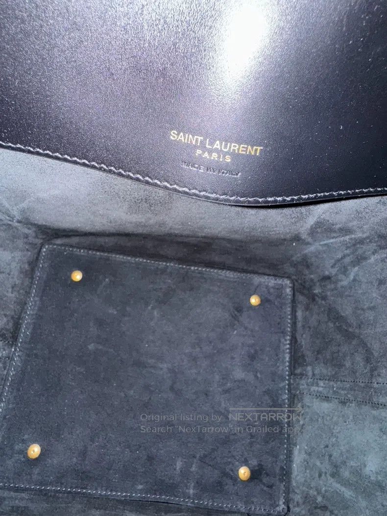 Saint Laurent Paris Saint Laurent Paris Black and Gold Cowhide Bucket Hobo Bag Size ONE SIZE - 9 Thumbnail