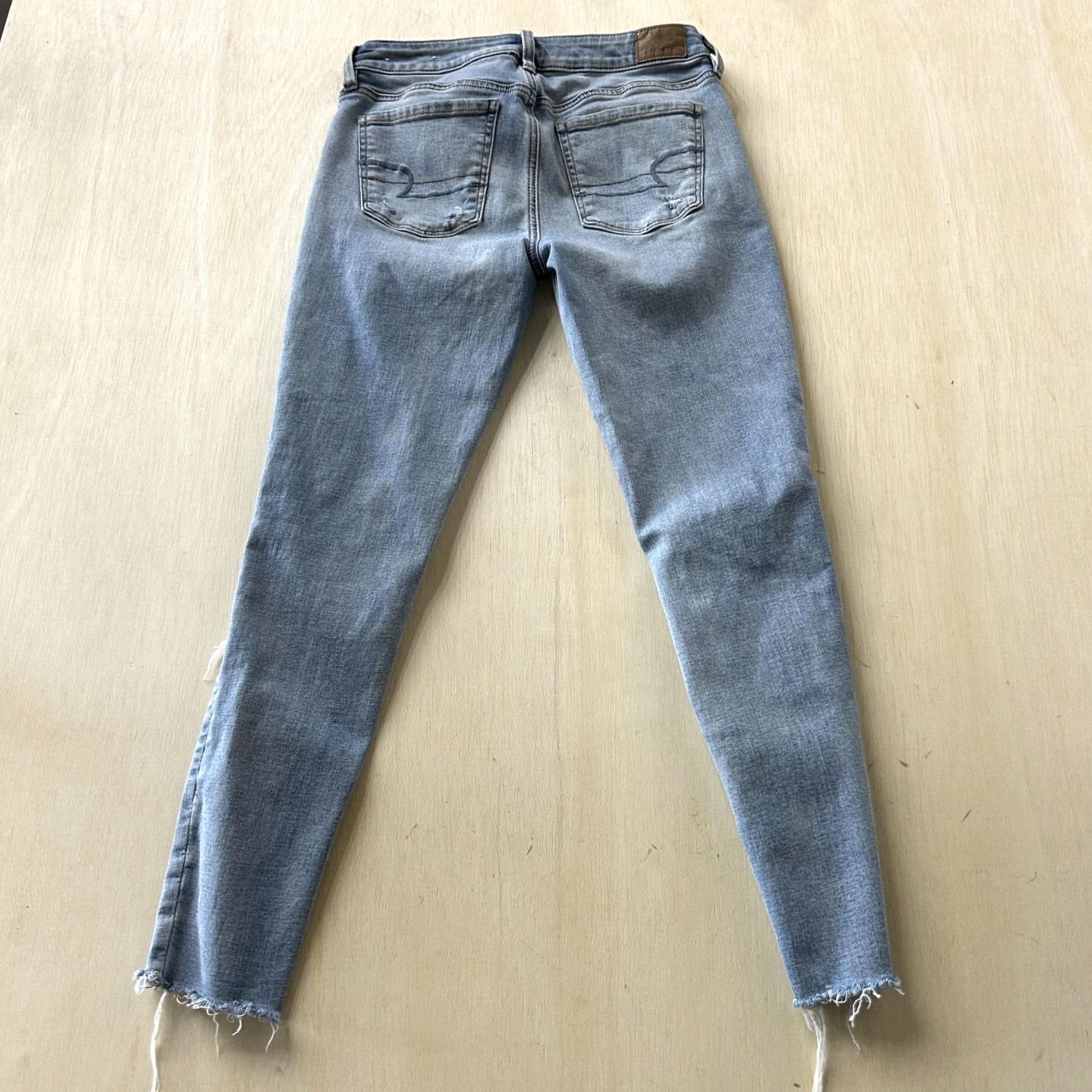 American Eagle Outfitters American Eagle Outfitters Jeans Womens 6 Blue Light Wash Distressed Skinny Denim Size 28" / US 6 / IT 42 - 4 Thumbnail
