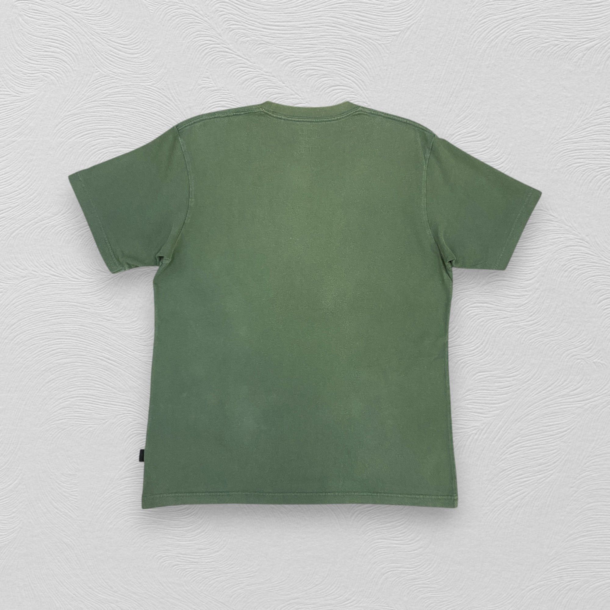 Japanese Brand Vintage Uniqlo Fortnite Chapter 2 Shirt - K061 Size US L / EU 52-54 / 3 - 2 Thumbnail