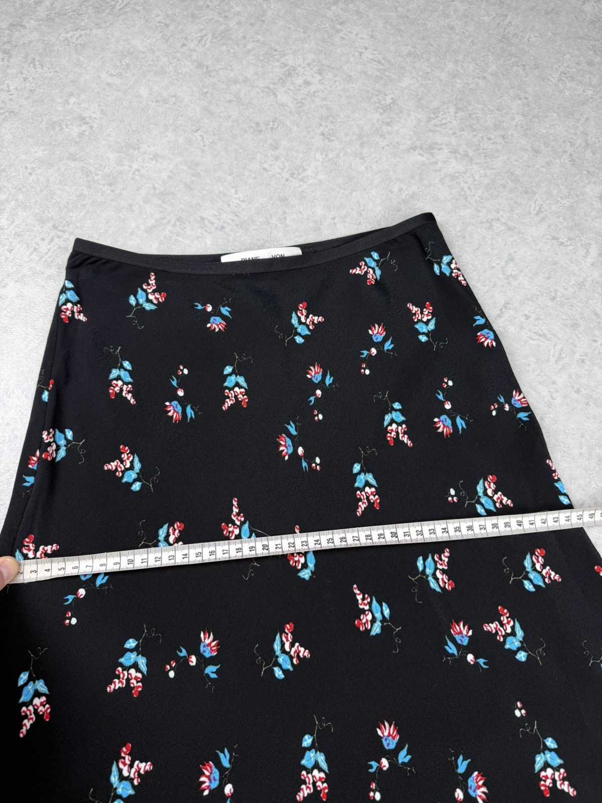 Diane von Furstenberg Diane Von Furstenberg Floral Skirt Black Size S Size 27" / US 4 / IT 40 - 13 Thumbnail