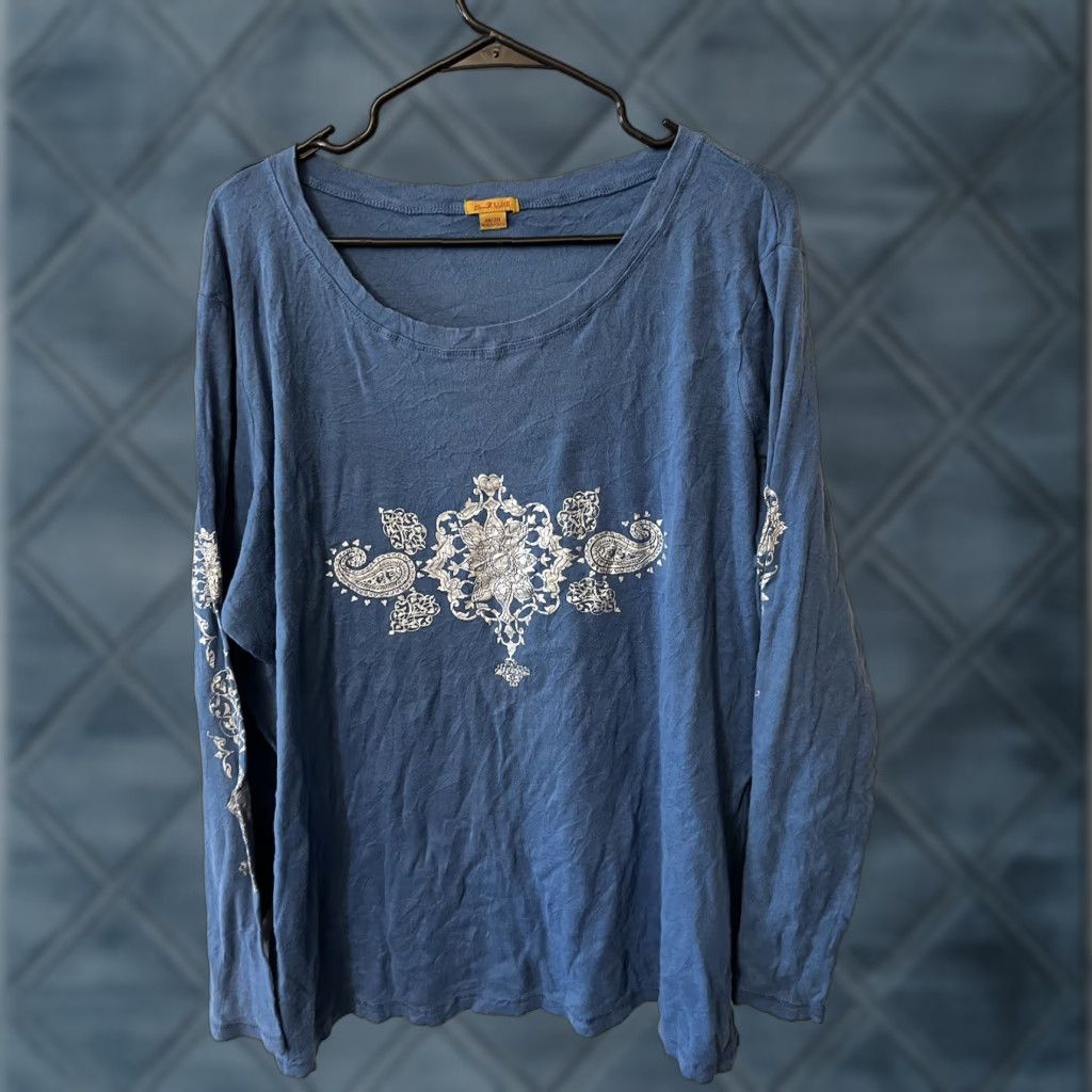 Vintage VINTAGE Seven7 Luxe Velvet Long Sleeve T-Shirt Women 18/20 Blue Fleur de Lis Beaded Accents Size XXL / US 16-18 / IT 52-54 - 1 Thumbnail