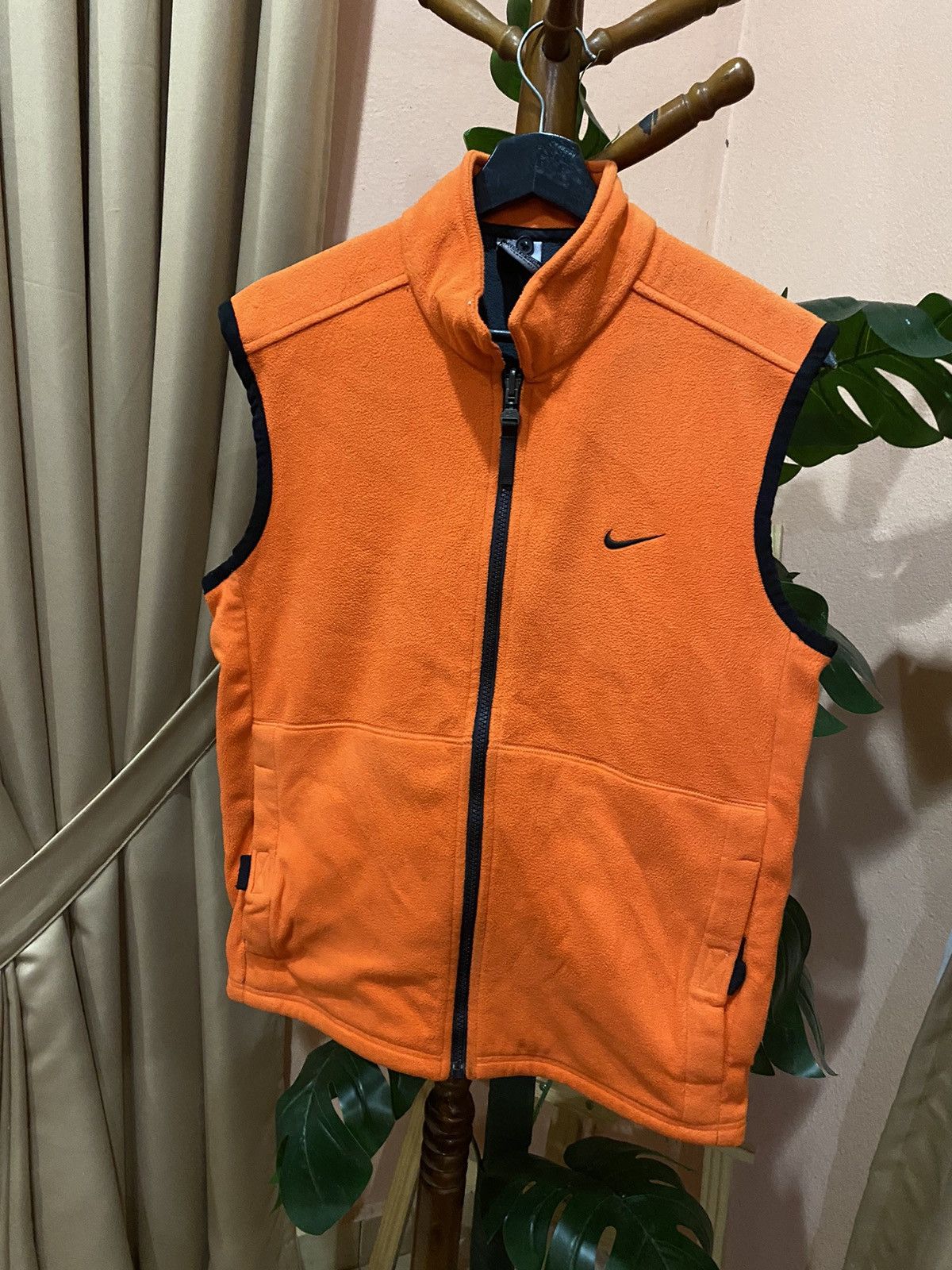 Nike NIKE THERMA-FIT ORANGE FLEECE VEST (MEN’S M) Size US M / EU 48-50 / 2 - 2 Thumbnail
