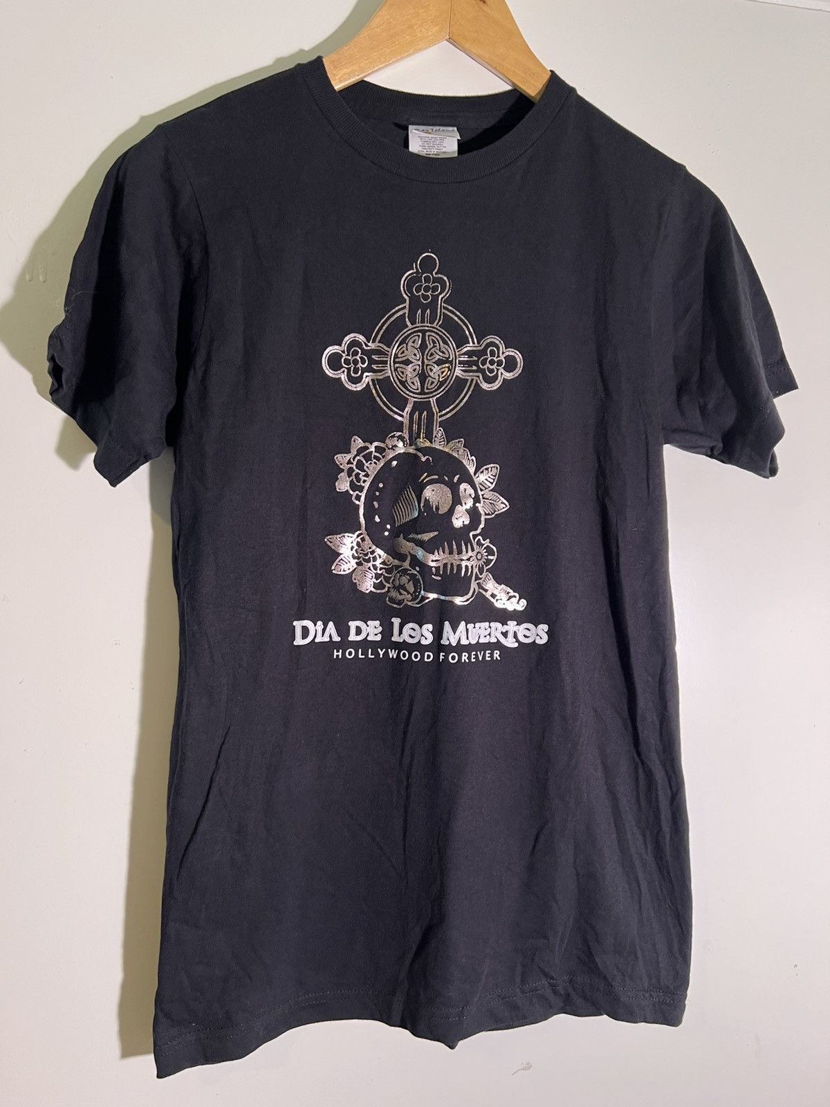 Vintage Y2K 2000’s VTG Vintage Hollywood Forever Cemetery Goth Shirt Size US S / EU 44-46 / 1 - 1 Thumbnail