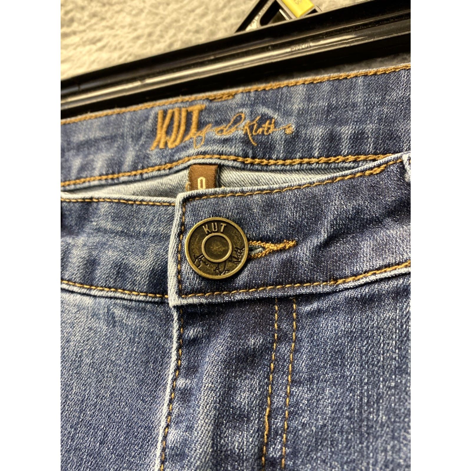 Vintage KUT from the Kloth Jeans Women’s Size 0 Ankle Blue Denim Solid Zip Button Fringe Zipper Mid Rise 8.5-10.5 in Regular 28 in Inseam 27 in Size 25" / US 0 / IT 36 - 2 Thumbnail