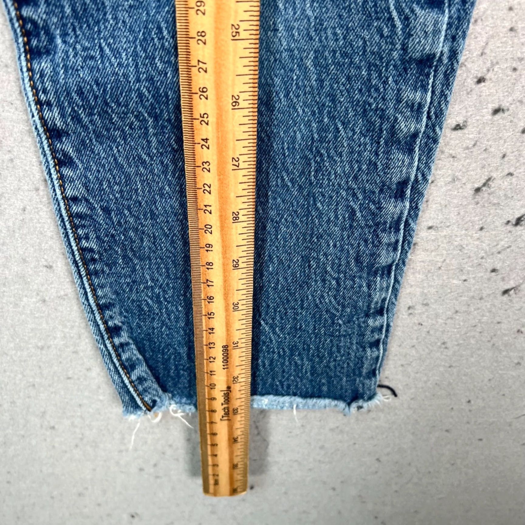 Levi's Levis Womens 25 Wedgie Straight Blue Denim Jeans Distressed Hem Regular 5-Pocket Design Inseam 25 in Cotton Blend Button Rise Mid Blue Jeans Womens Size 42" / US 20 - 7 Thumbnail