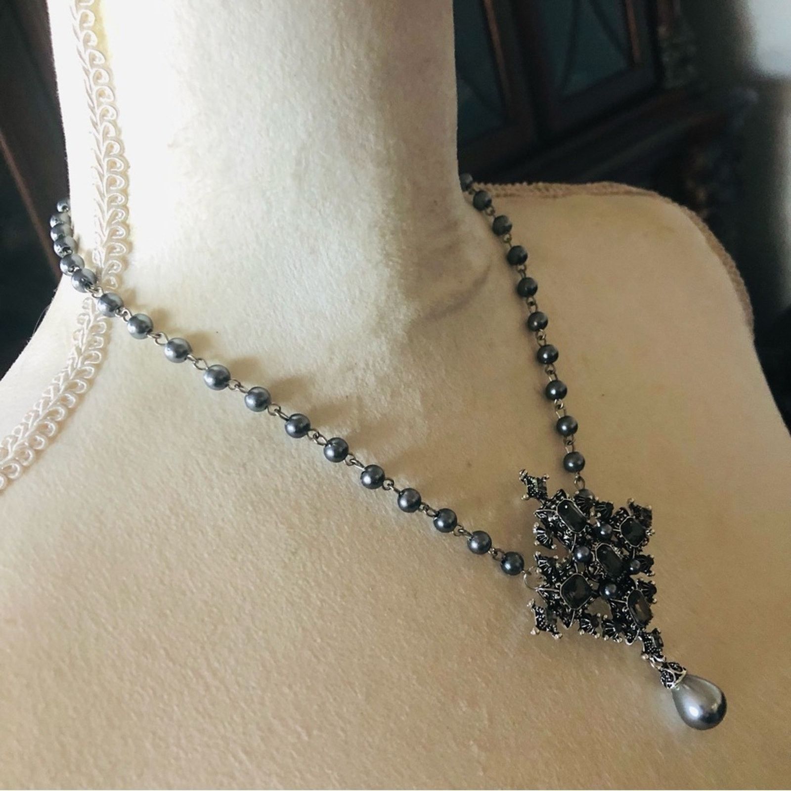 Handmade Handcrafted repurpose gray pearl & stone pendant necklace Size ONE SIZE - 4 Thumbnail