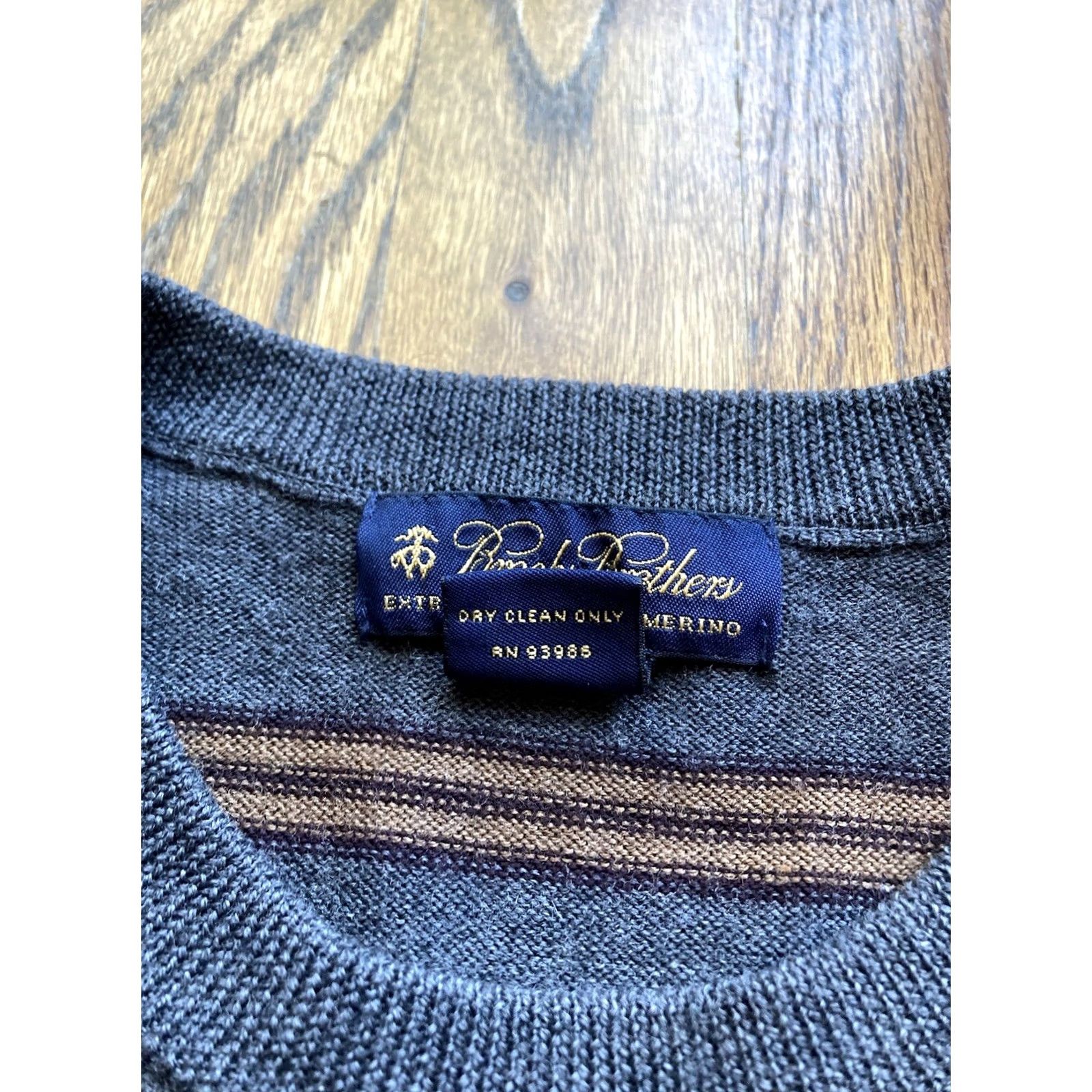 Brooks Brothers Brooks Brothers VTG Mens Sweater Extra Fine Merino Wool Size Small Gray Striped Pullover Size US S / EU 44-46 / 1 - 5 Thumbnail