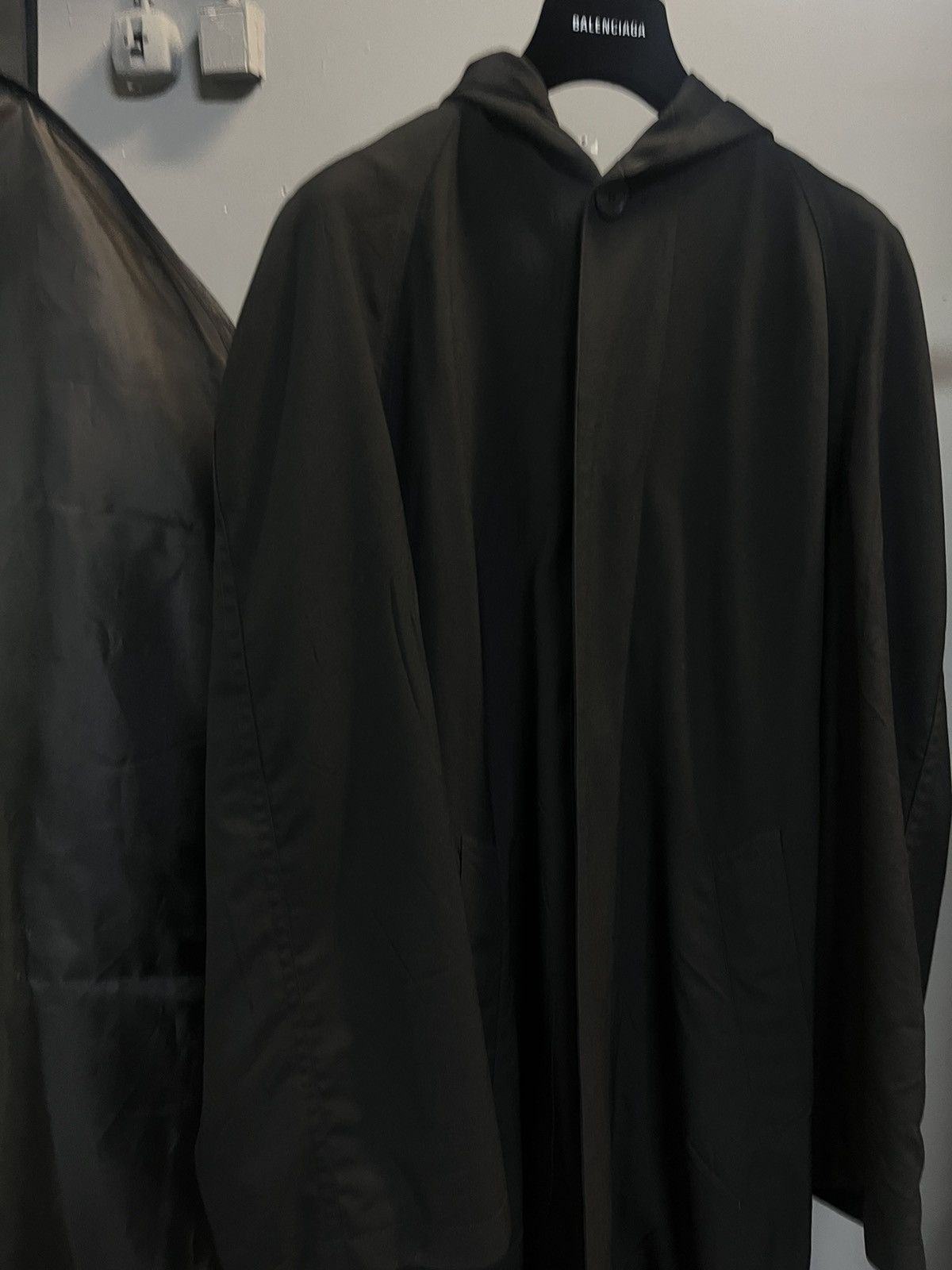 Balenciaga BALENCIAGA SUMMER 24 LA SHOW RAGLAN HOODED COAT