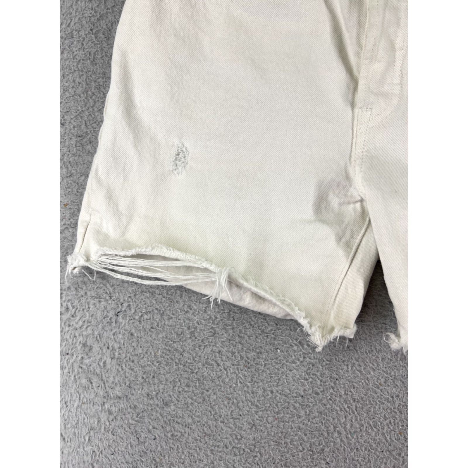 Levi's VINTAGE Levi's Shorts Womens 28 White Denim Cut-Off 501 Button Fly 5-Pocket Regular Rise 5in Inseam Beach Casual Womens Size 28" / US 6 / IT 42 - 3 Thumbnail