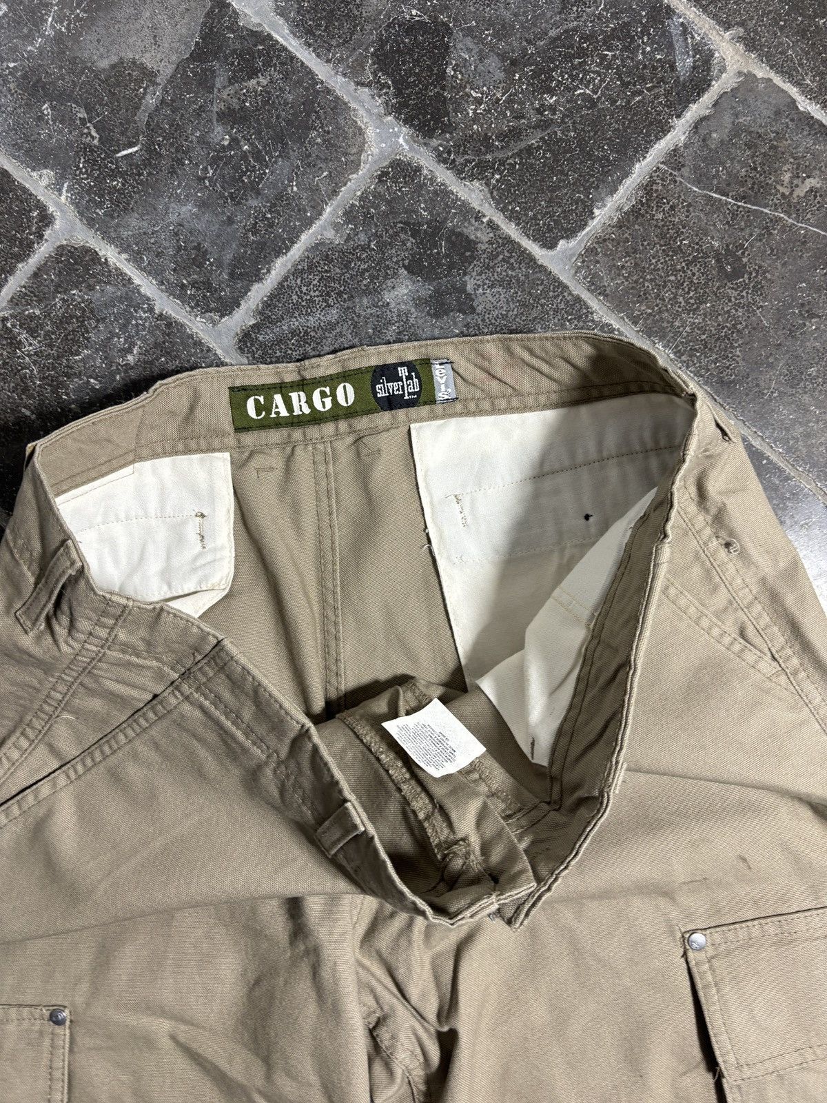 Levi's 1990s Vintage Levi’s Silver Tab Cargo Pants Baggy Tan Canada Size US 36 / EU 52 - 7 Thumbnail