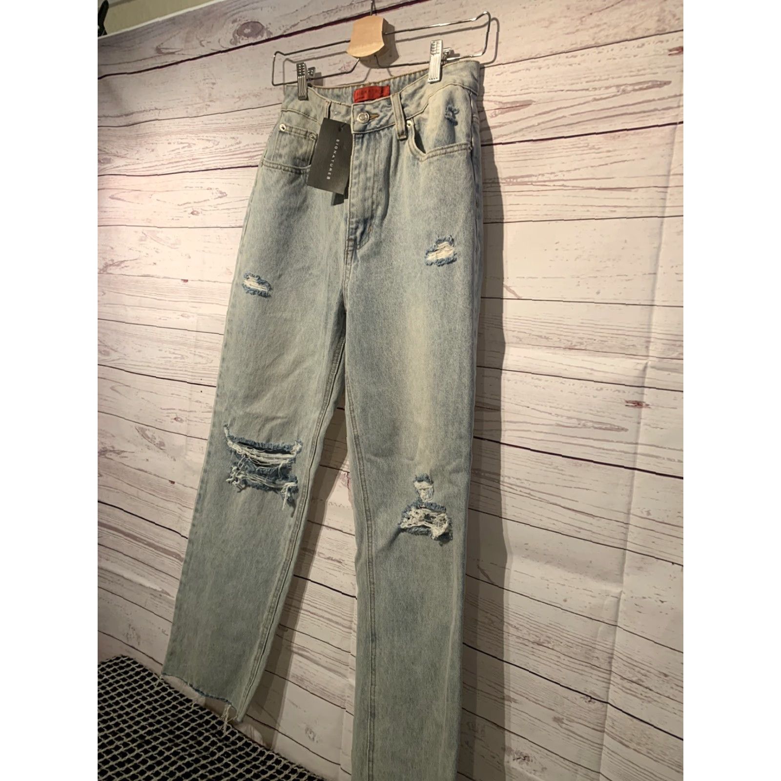 Vintage Signature 8 Jeans Women's Distressed Light Blue 25x31 Denim Relaxed Straight 5-Pocket Zip Belt Loops Logo Embroidered 31 in Inseam Size 28" / US 6 / IT 42 - 4 Thumbnail